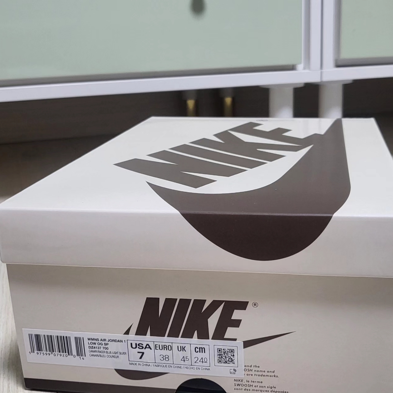 (W) Jordan 1 x Travis Scott Retro Low OG SP Canary 착용 스타일 - 1