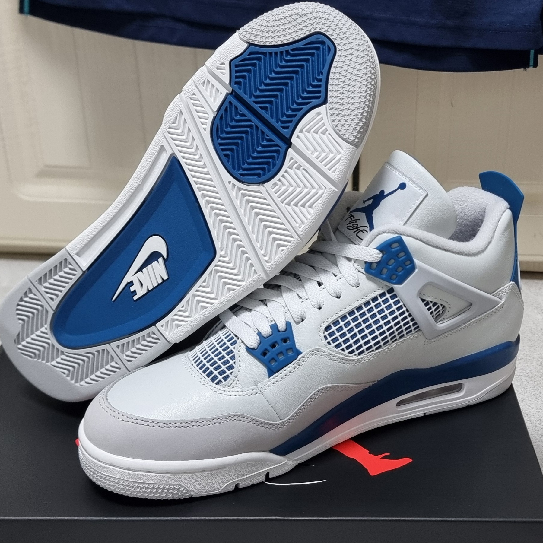 Jordan 4 Retro Industrial Blue 착용 스타일 - 2