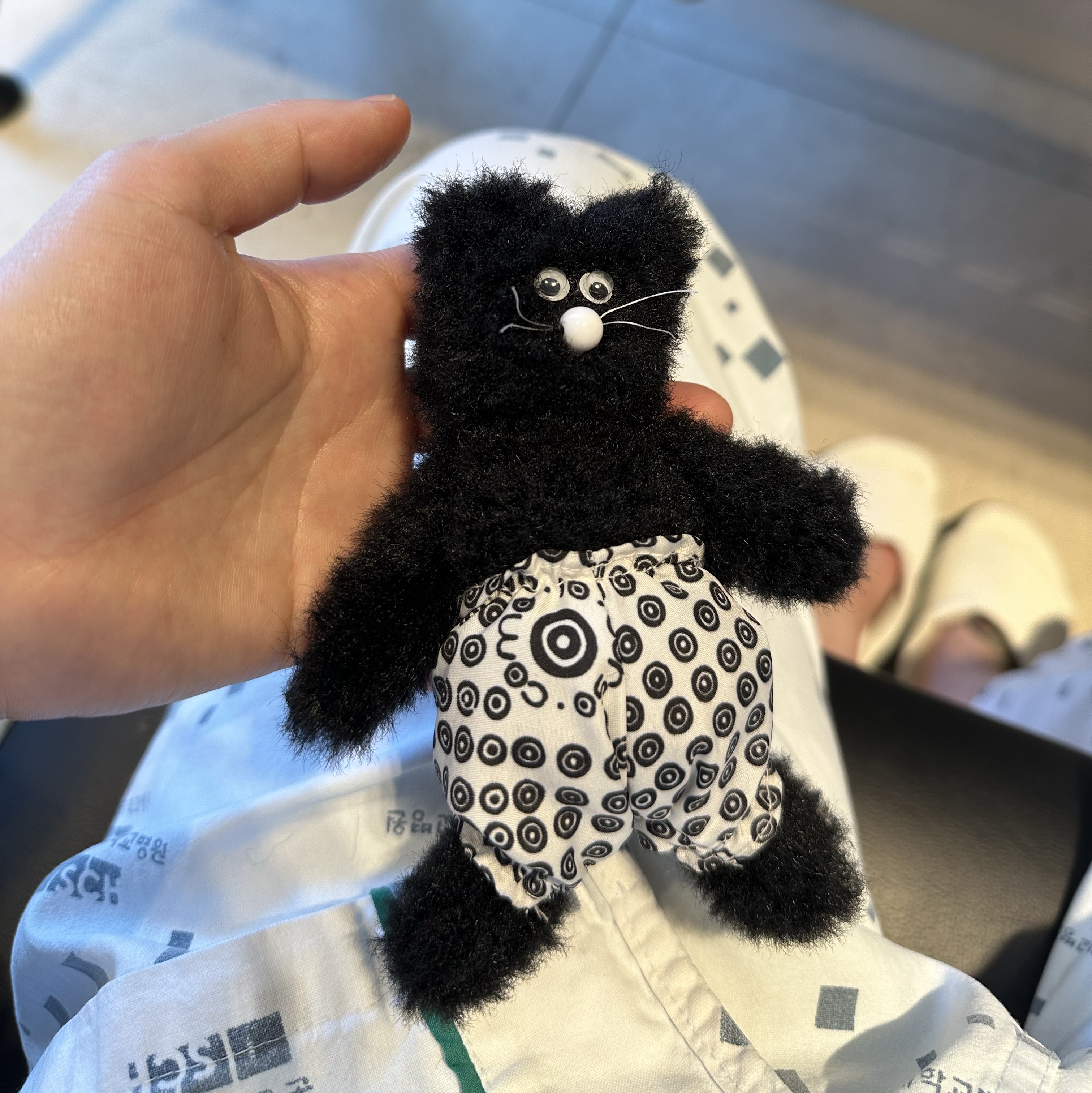 Monamhee x 10 Corso Como Bianco Keyring Black 착용 스타일