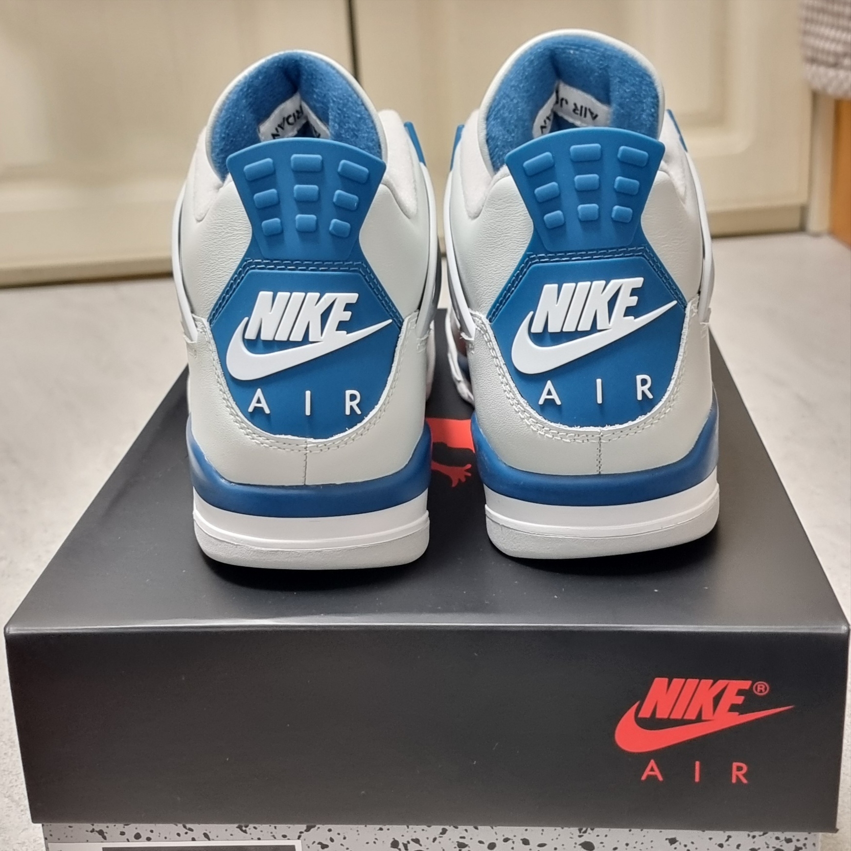 Jordan 4 Retro Industrial Blue 착용 스타일 - 3