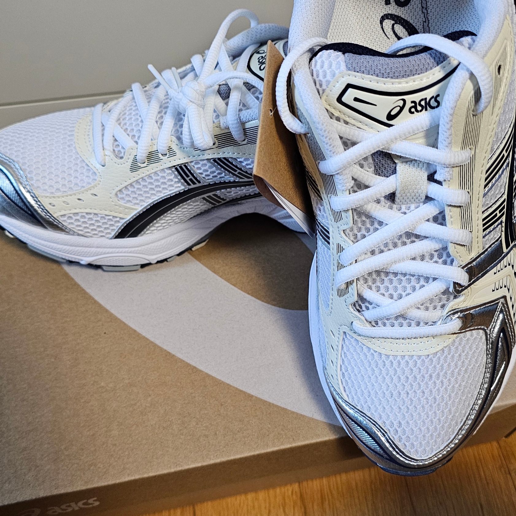 (W) Asics Gel-Kayano 14 White Midnight 착용 스타일