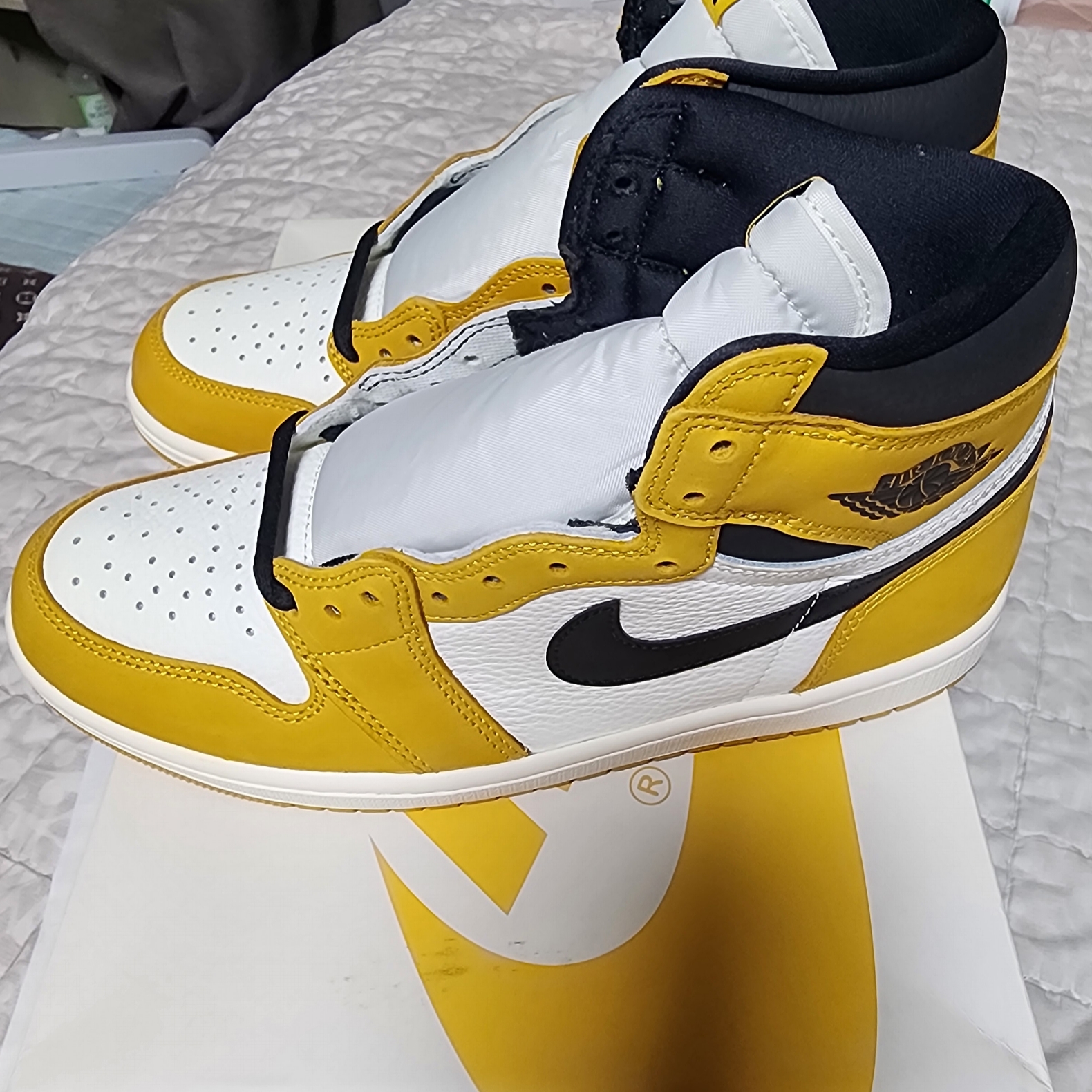 Jordan 1 Retro High OG Yellow Ochre 착용 스타일 - 3
