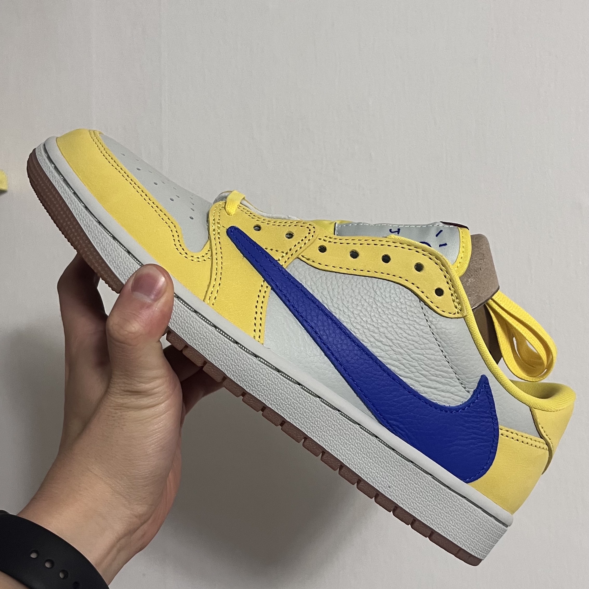 (W) Jordan 1 x Travis Scott Retro Low OG SP Canary 착용 스타일