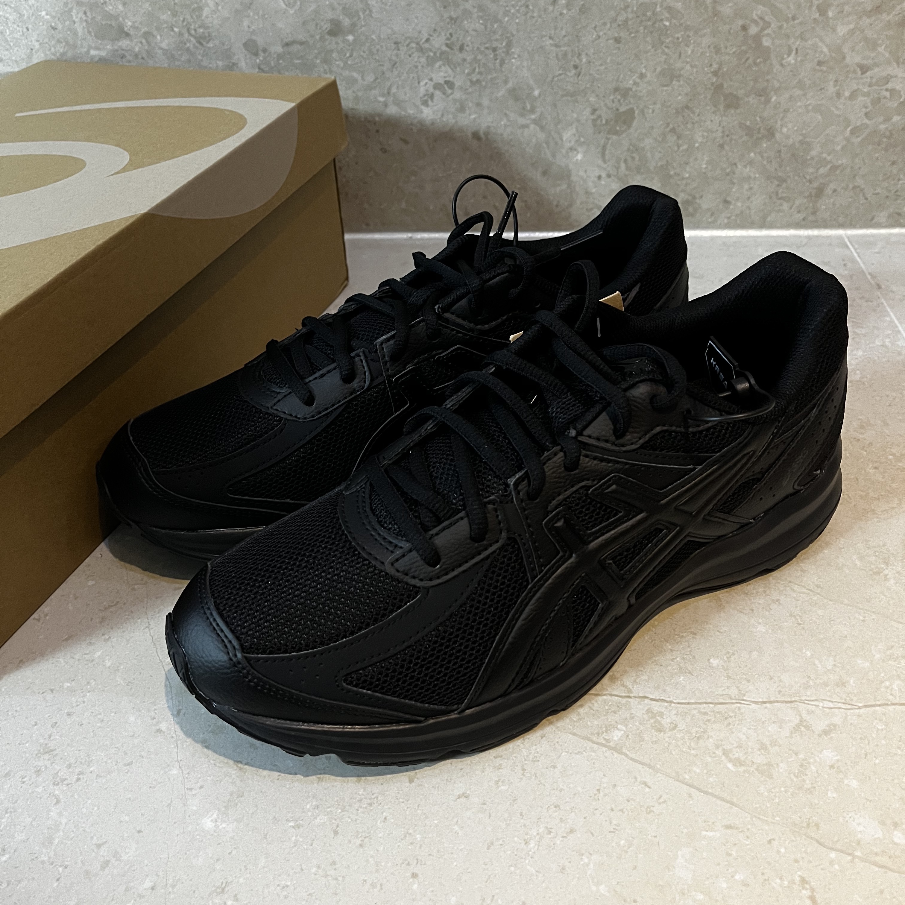 Asics Jog 100 S Black - 2E Wide 착용 스타일