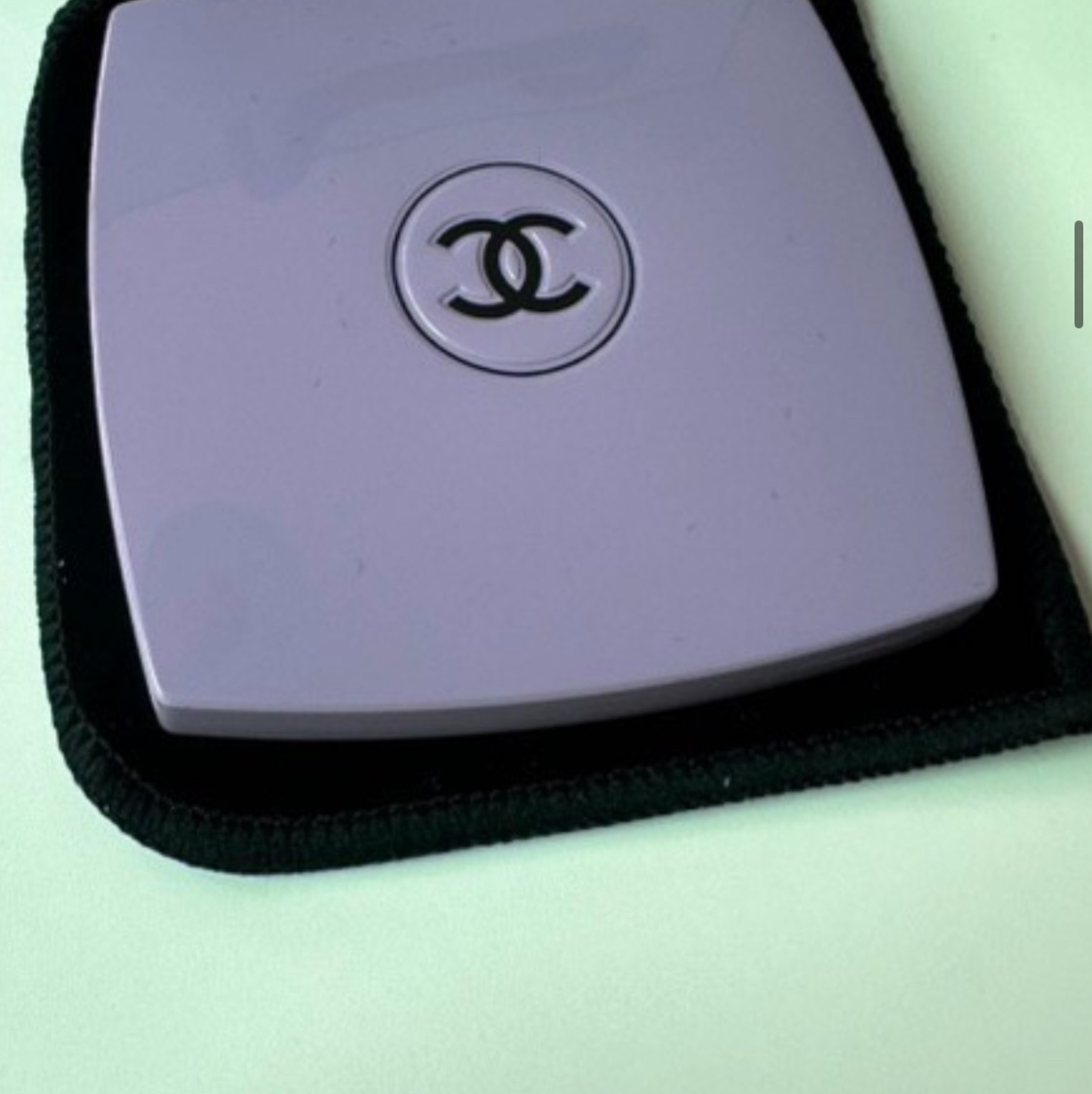 Chanel Codes Couleur Limited Edition Miroir Double Facettes 135 Immortelle 착용 스타일