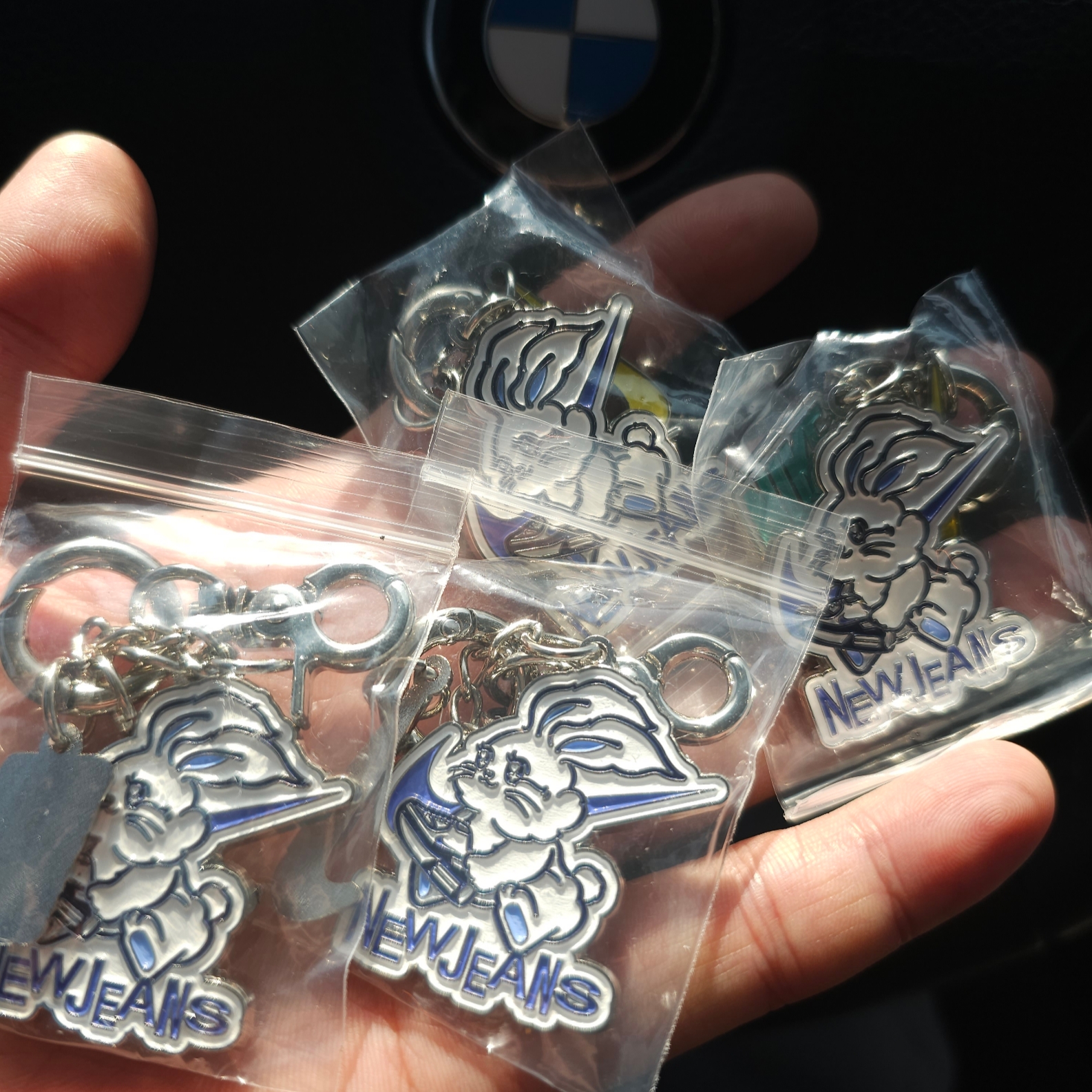 Nike x Newjeans Nike Gangnam Opening Anniversary Keyring Multicolor 착용 스타일
