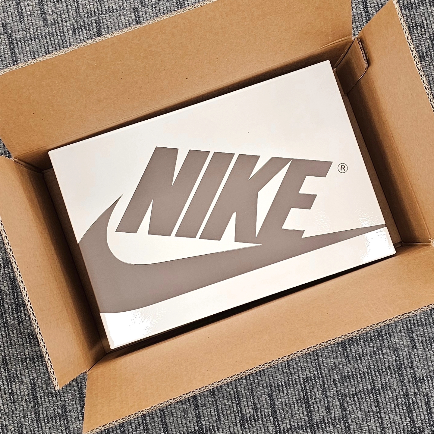 (W) Jordan 1 x Travis Scott Retro Low OG SP Canary 착용 스타일 - 2