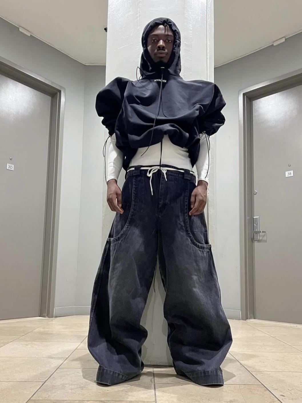 [KREAM 단독] Hyacyn Denim Us Sevar Rof Black 착용 스타일 - 1