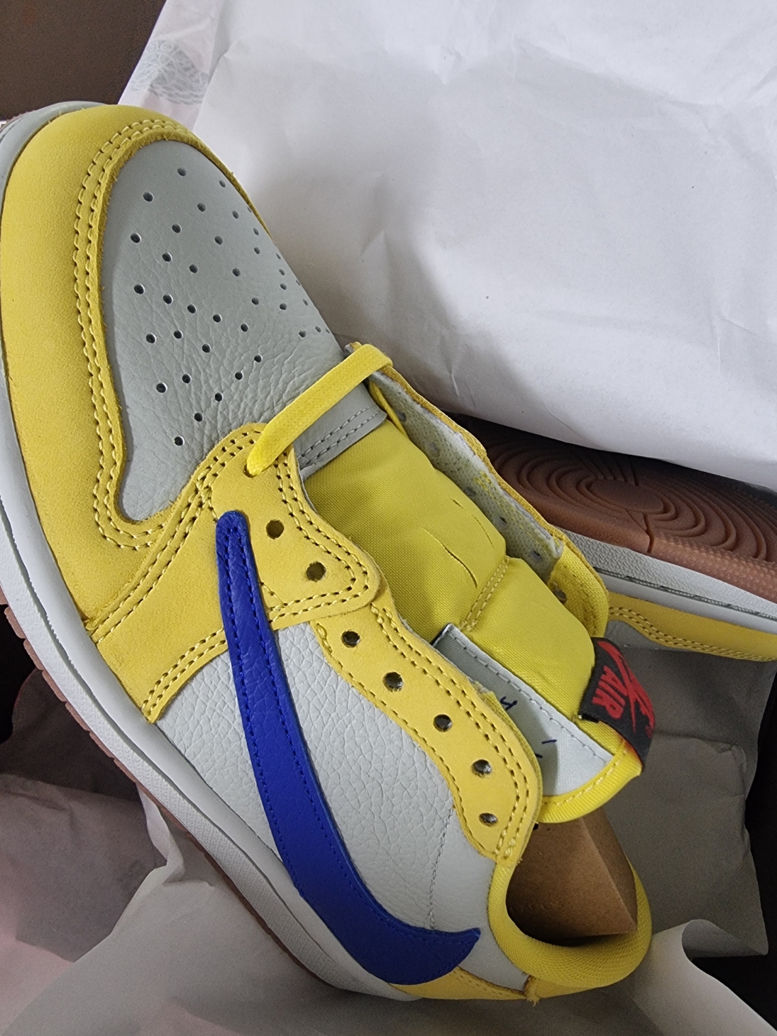 (W) Jordan 1 x Travis Scott Retro Low OG SP Canary 착용 스타일