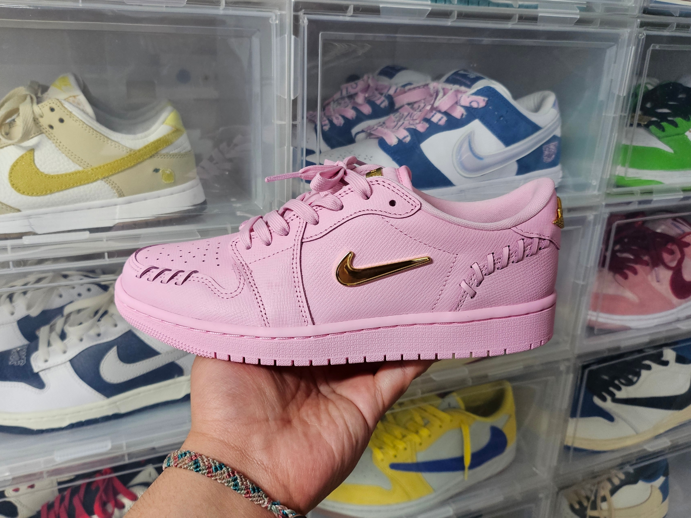 (W) Jordan 1 Low Method of Make Metallic Pink Metallic Gold 착용 스타일 - 2
