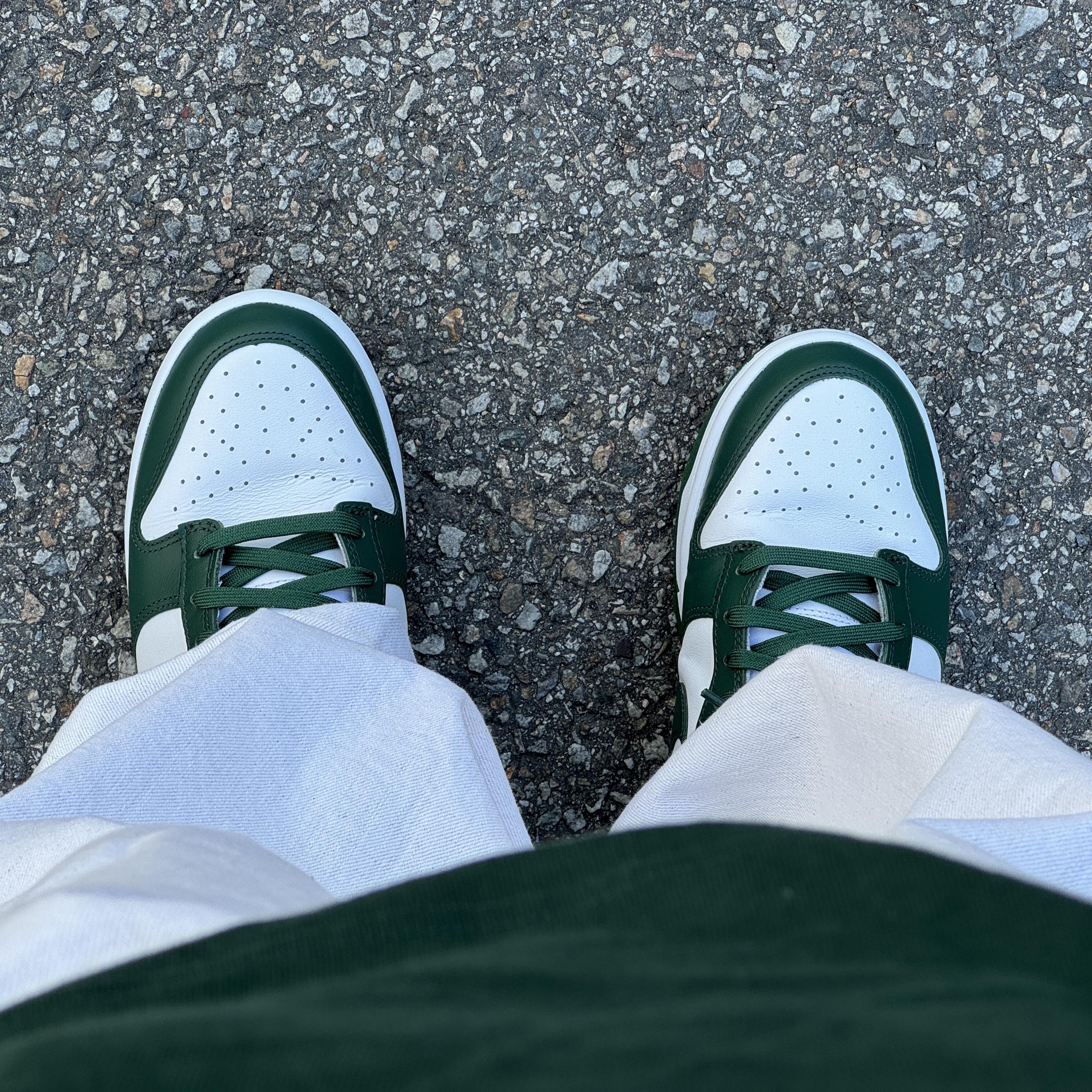 Nike x Drake Nocta x Kar L'Art De L'Automobile Burrow T-Shirt Pro Green (FD2205-397), Nike Dunk Low Retro Varsity Green 착용 스타일 - 3