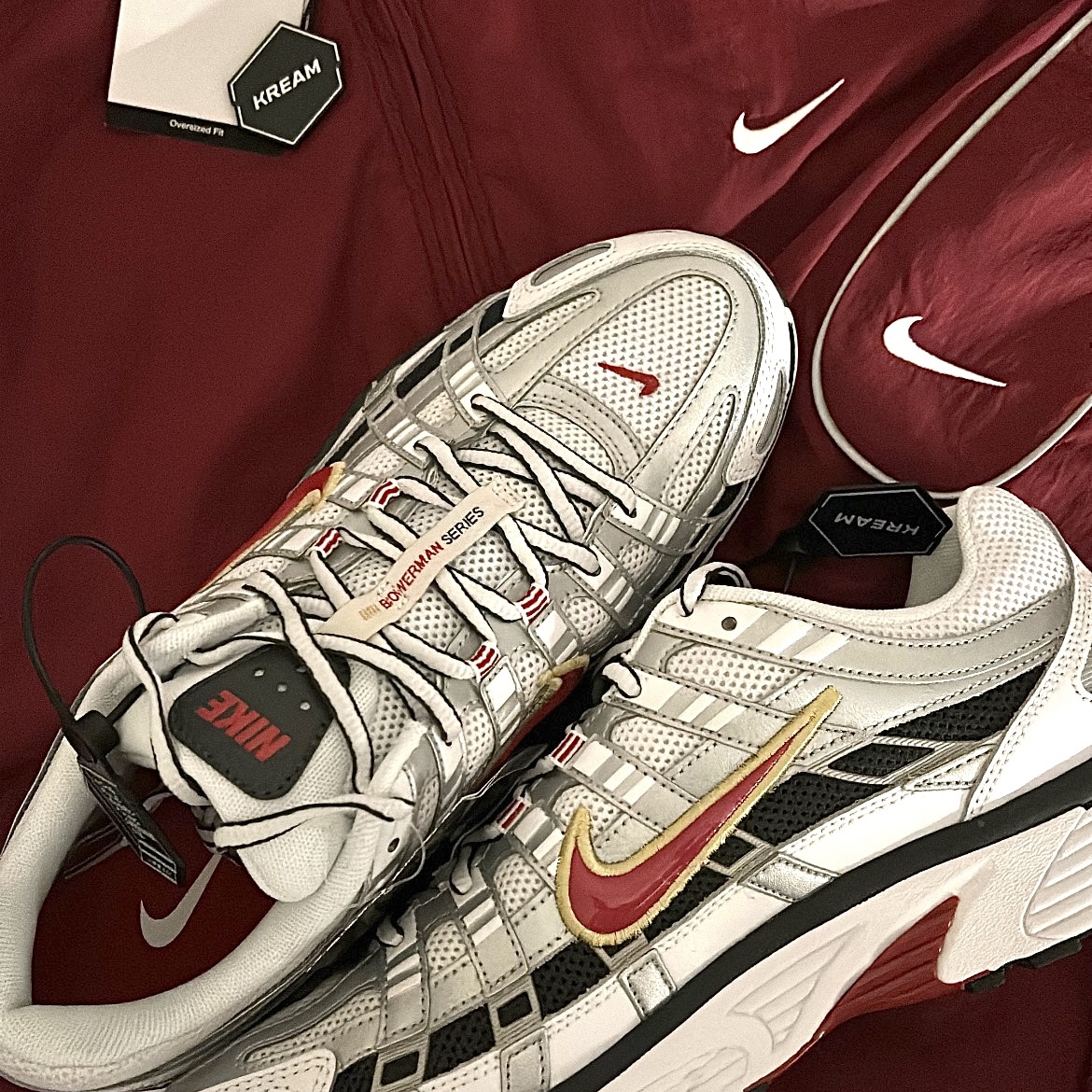 (W) Nike P-6000 Metallic Silver Red 착용 스타일