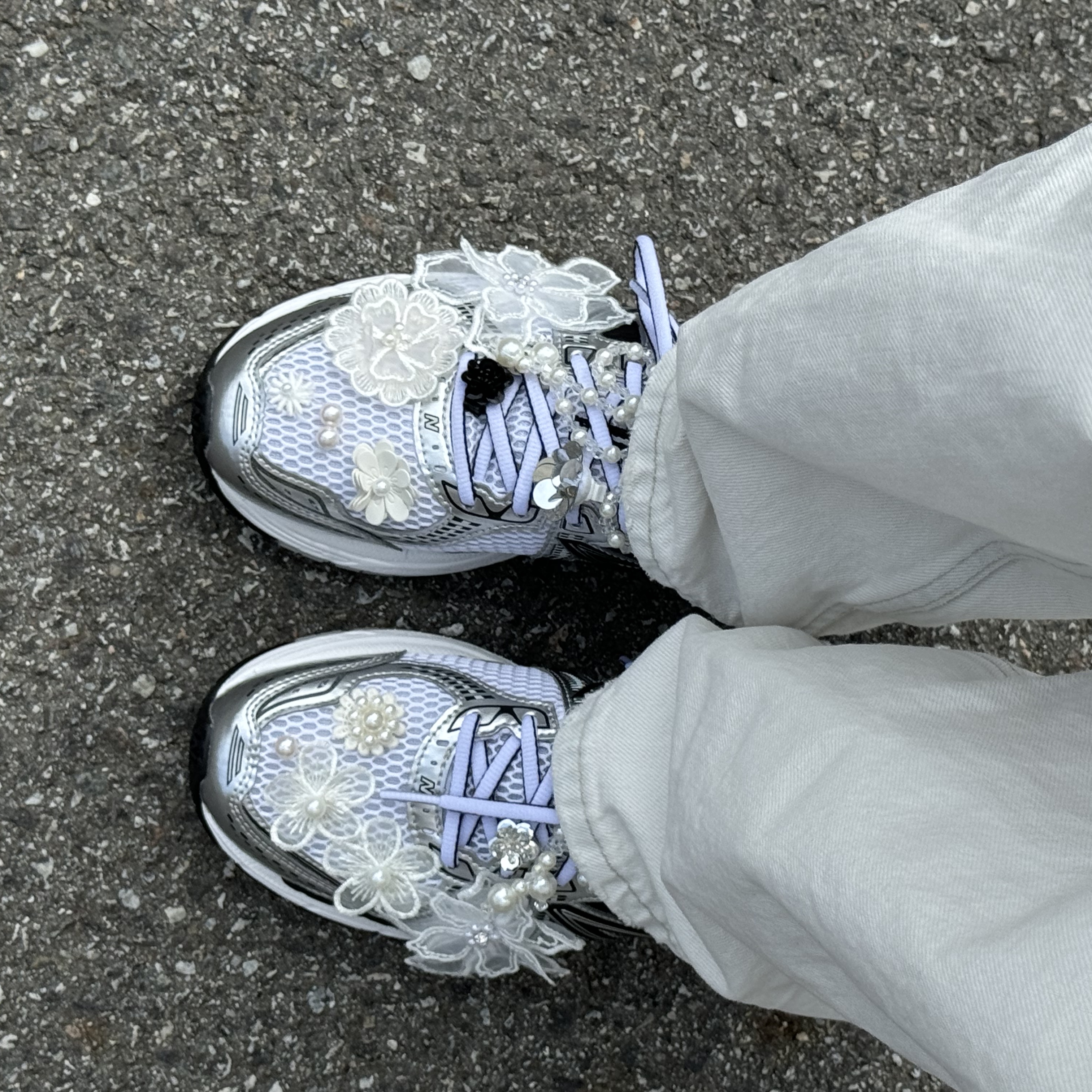 New Balance 860v2 White Black 착용 스타일 - 3