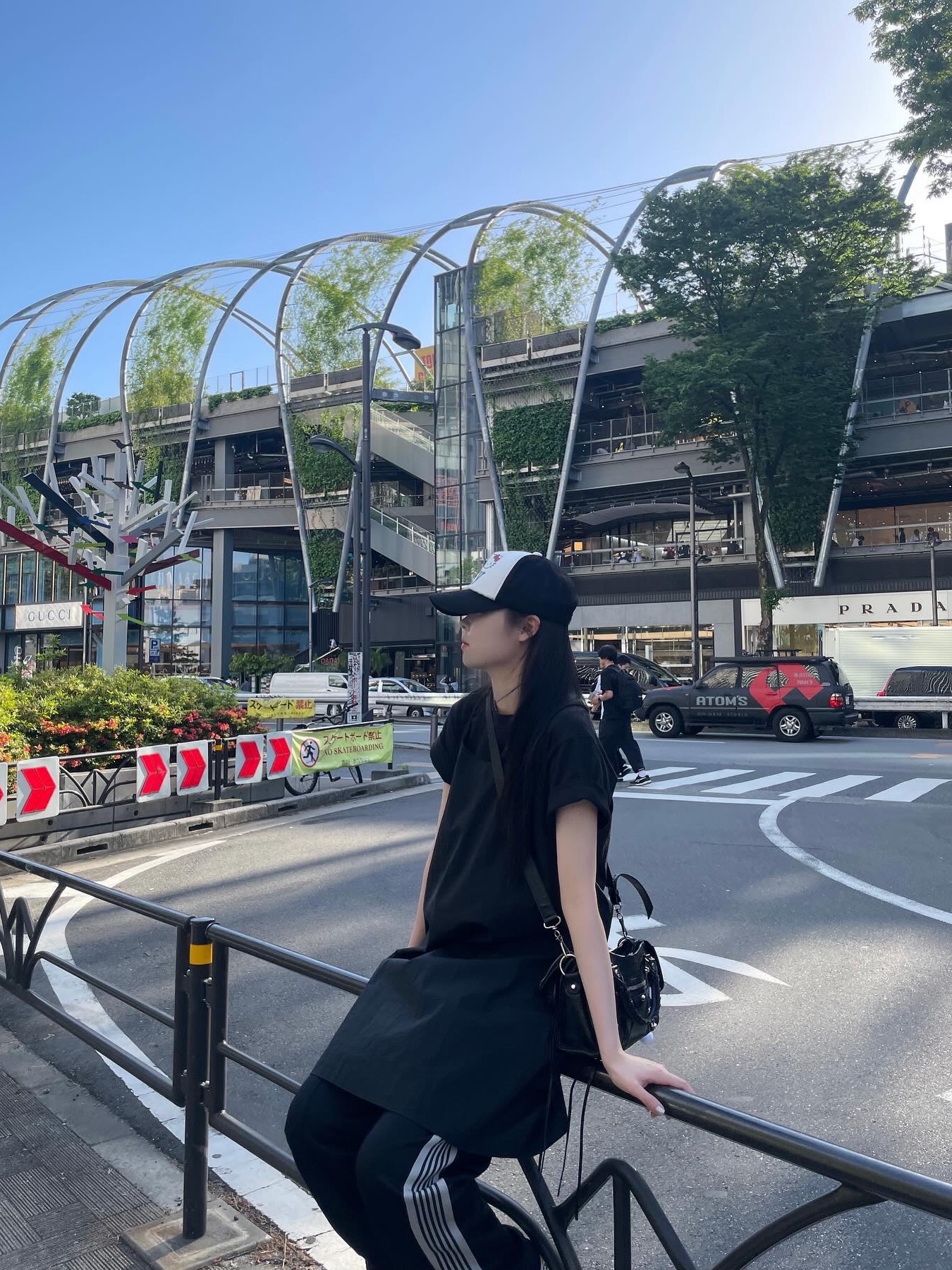 (W) Adidas Originals Firebird Loose Track Pants Black - KR Sizing, Open Yy x Hello Kitty Trucker Cap Black 착용 스타일 - 2