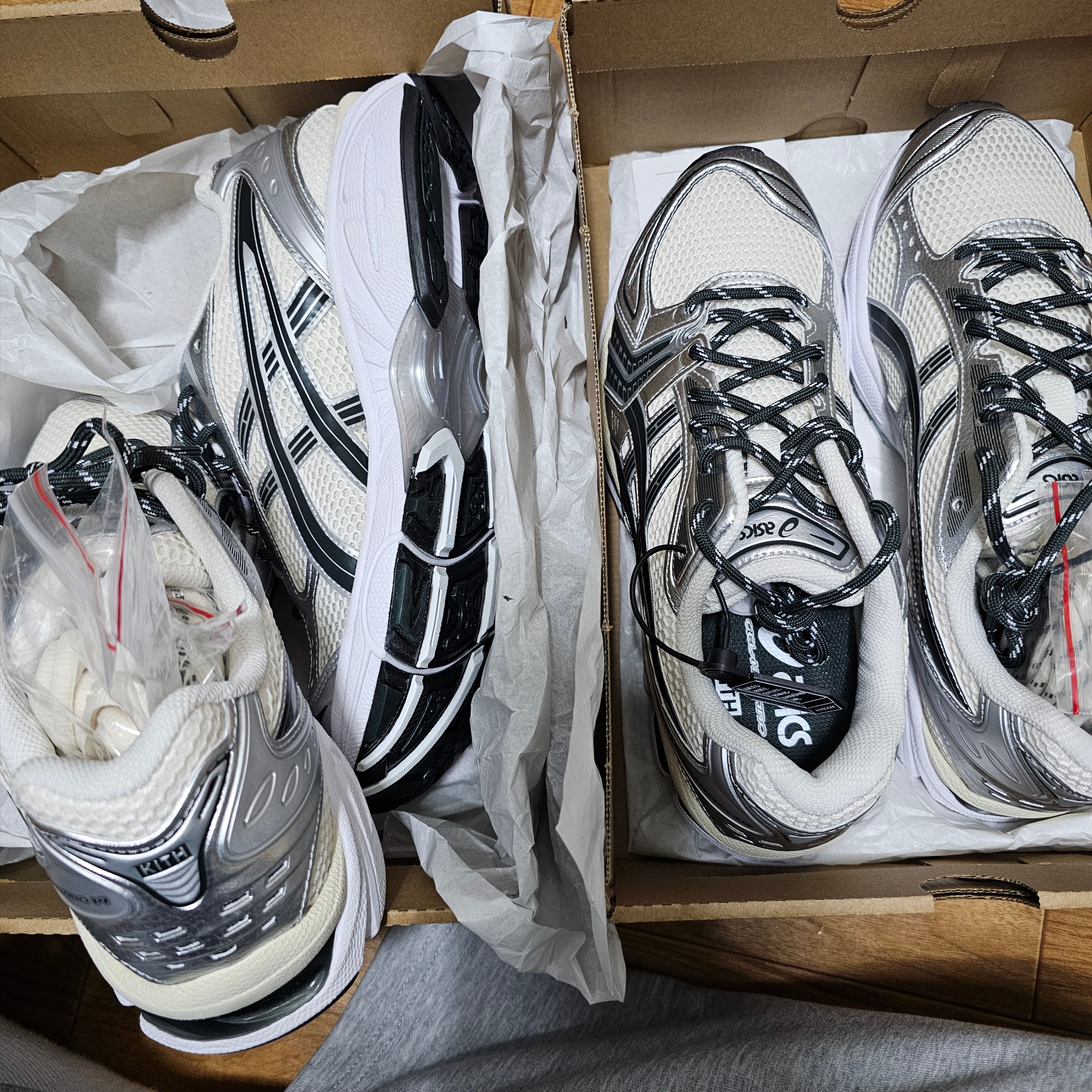 Asics x Kith Gel-Kayano 14 Cream Scarab 착용 스타일