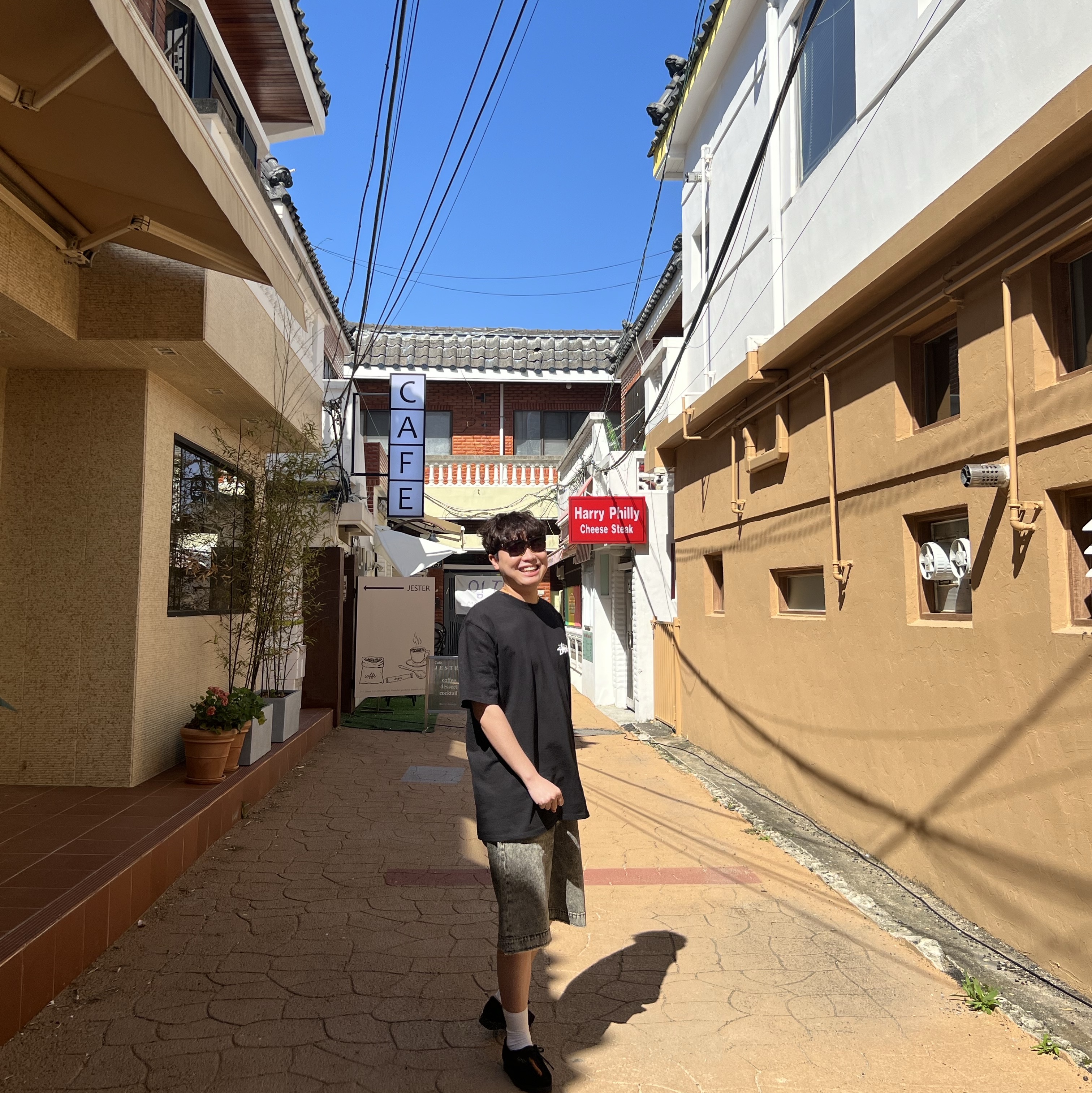 Stussy Plush T-Shirt Black, Clarks Wallabee Black Suede 착용 스타일 - 1