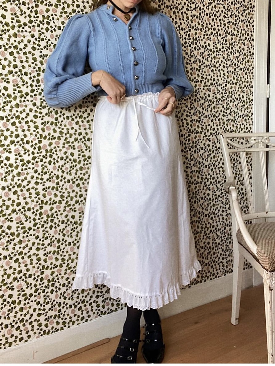 [KREAM 단독] Maison Cleo Women White Cotton English Embroidered Flared Mid-Length Skirt White 착용 스타일