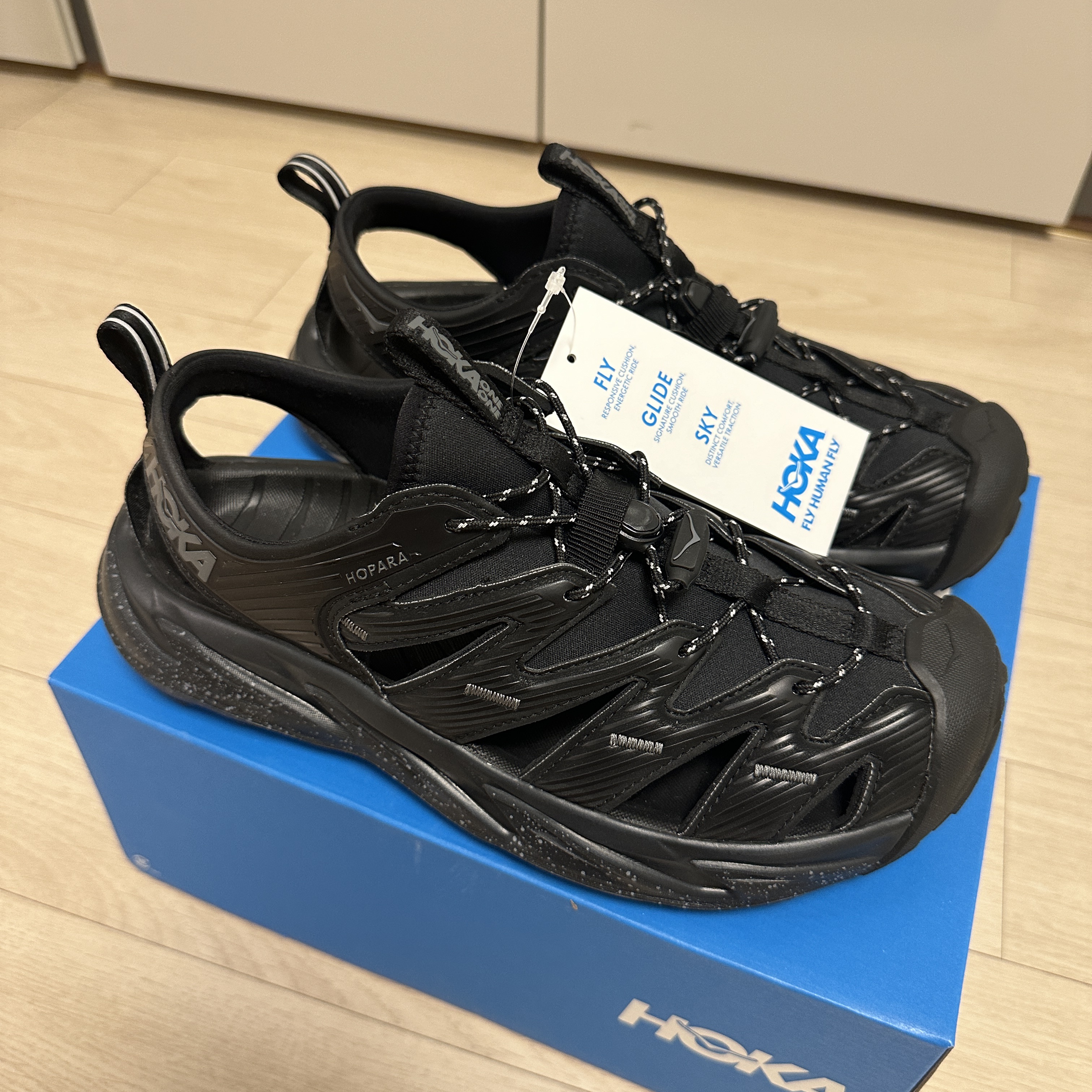Hoka Hopara Black Castle Rock 착용 스타일