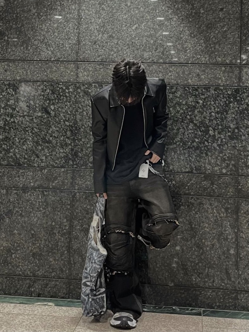 BLR Destroyed Black Denim Pants Black 착용 스타일 - 1
