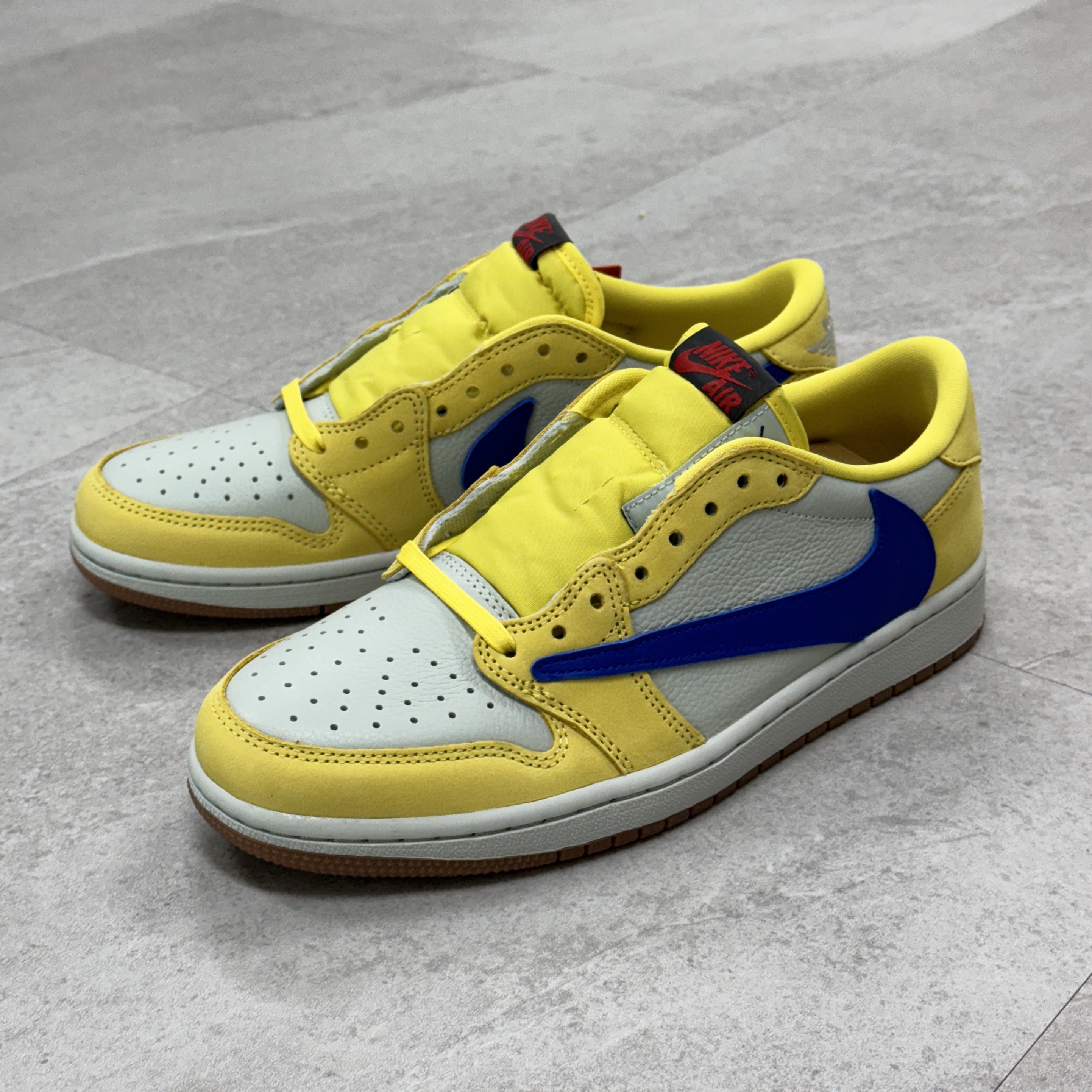 (W) Jordan 1 x Travis Scott Retro Low OG SP Canary 착용 스타일 - 1