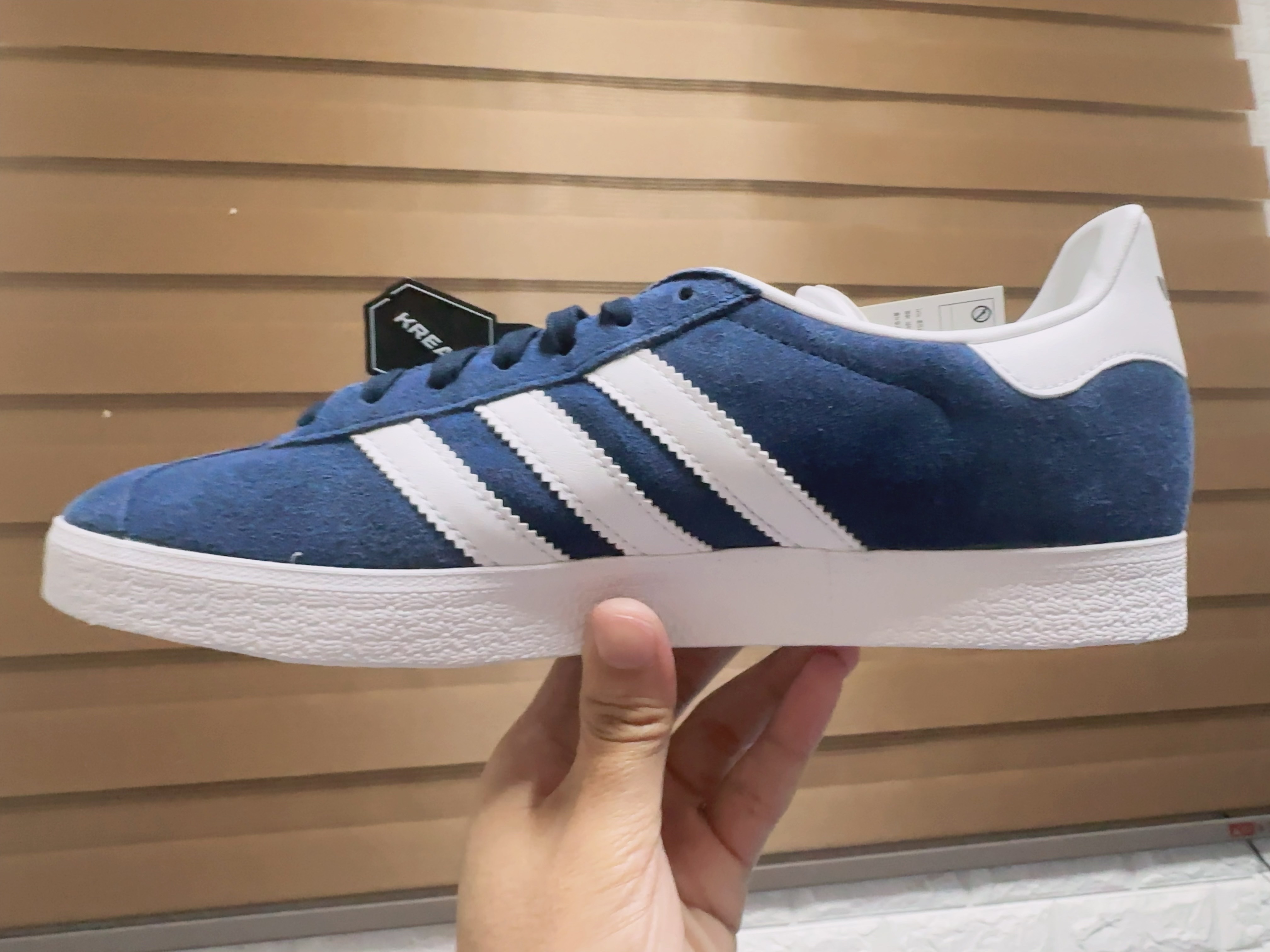 Adidas Gazelle Collegiate Navy 착용 스타일 - 3