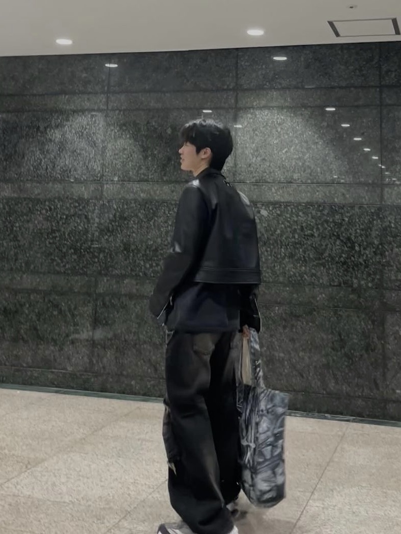 BLR Destroyed Black Denim Pants Black 착용 스타일 - 2