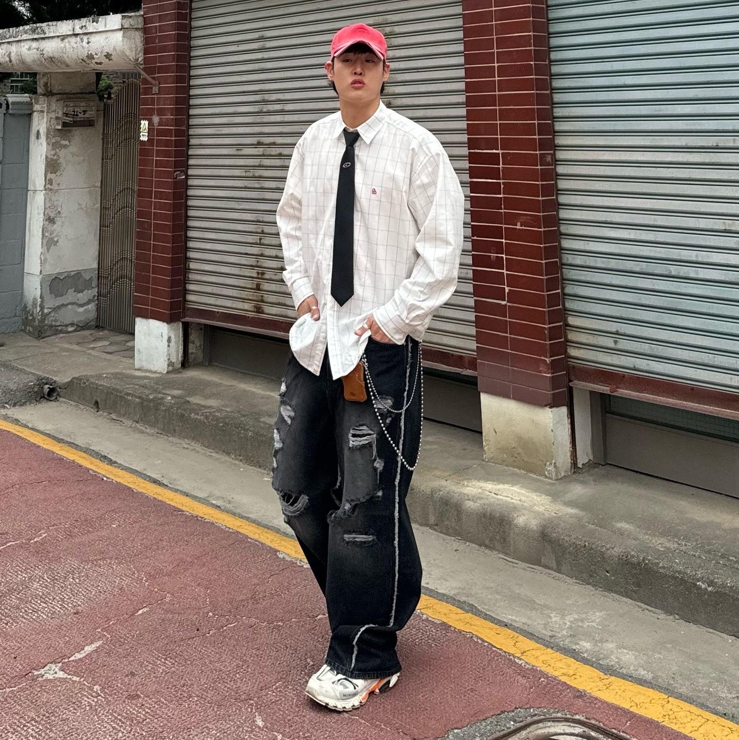 Balenciaga Track Sneakers White 착용 스타일 - 2