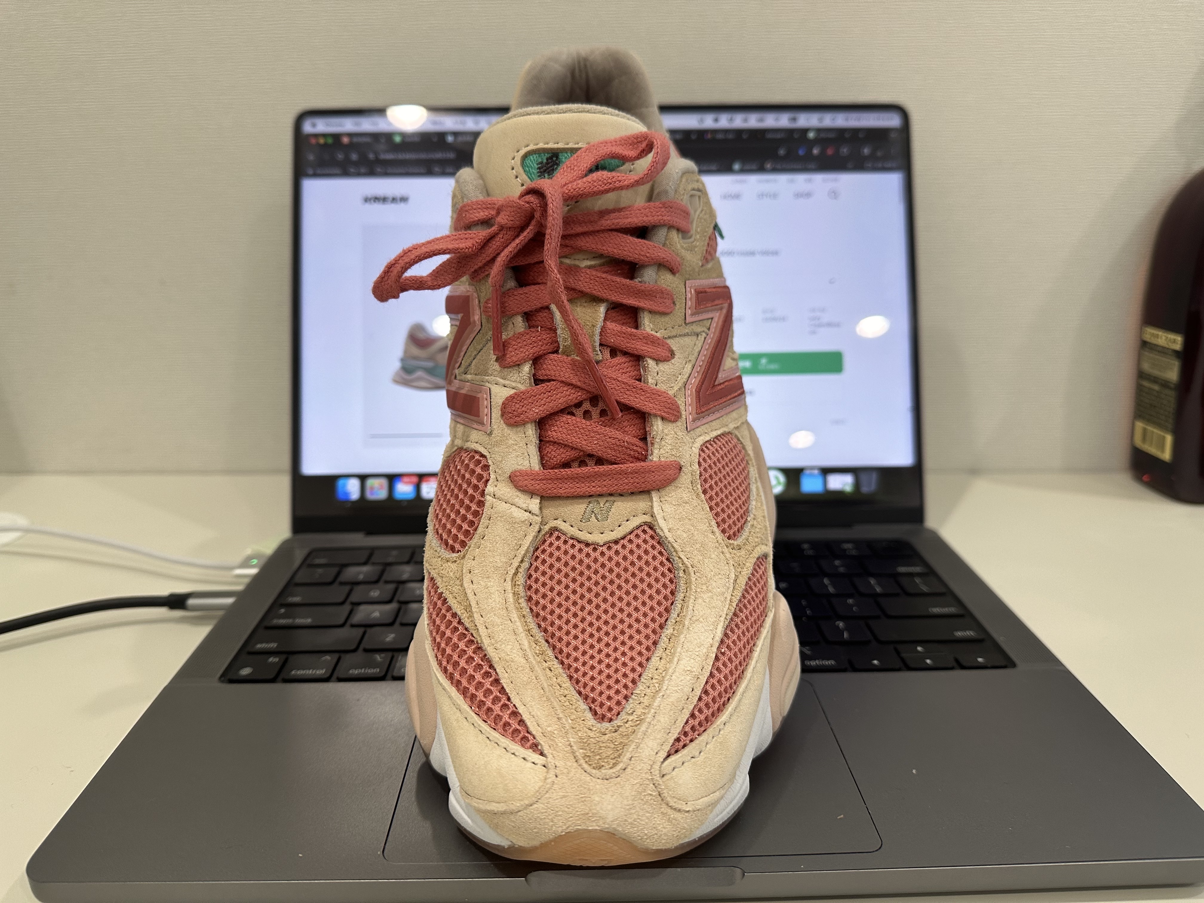 New Balance x Joe Freshgoods 9060 Inside Voices Penny Cookie Pink 착용 스타일 - 4