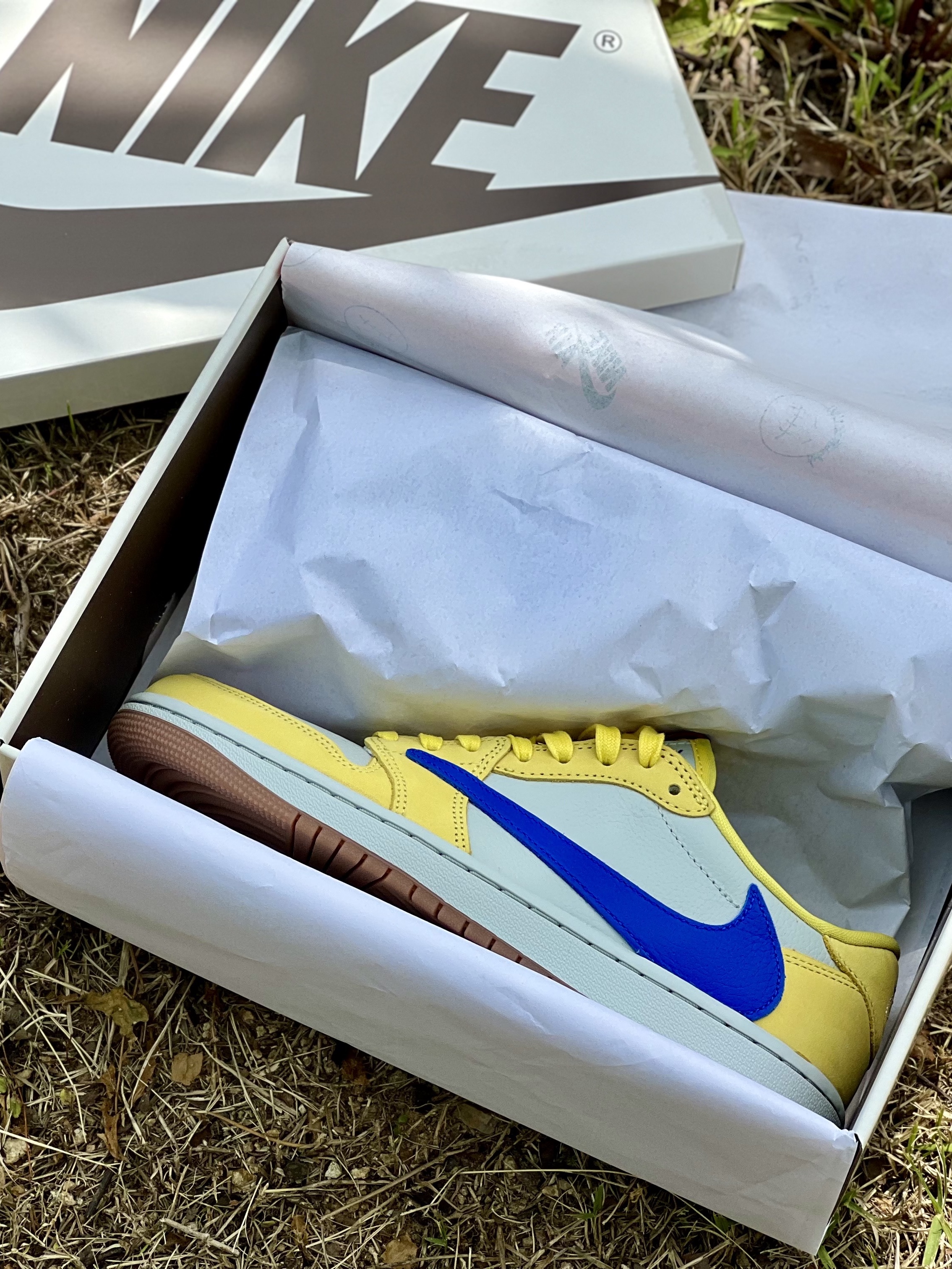(W) Jordan 1 x Travis Scott Retro Low OG SP Canary 착용 스타일 - 4