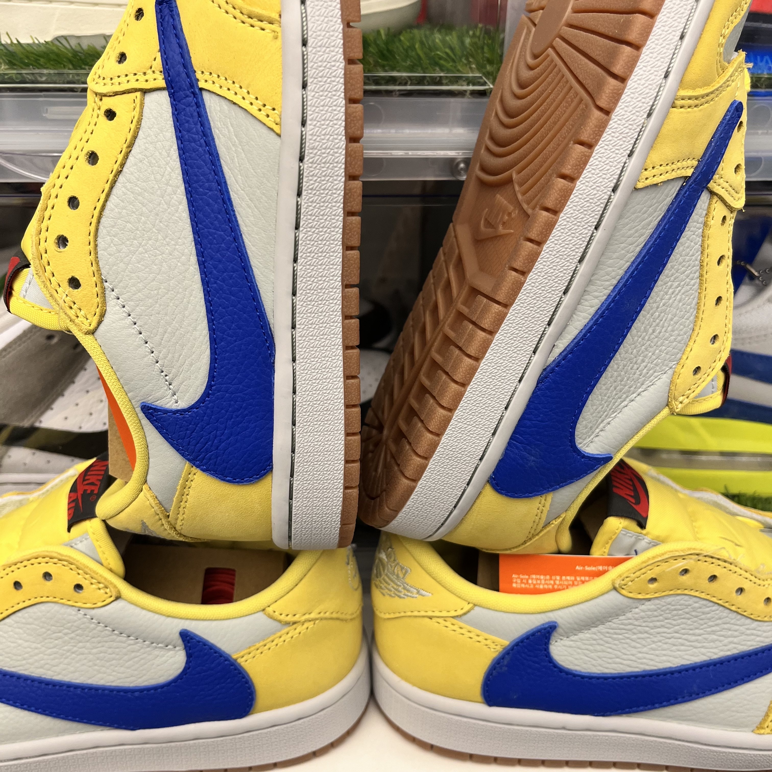 (W) Jordan 1 x Travis Scott Retro Low OG SP Canary 착용 스타일 - 1