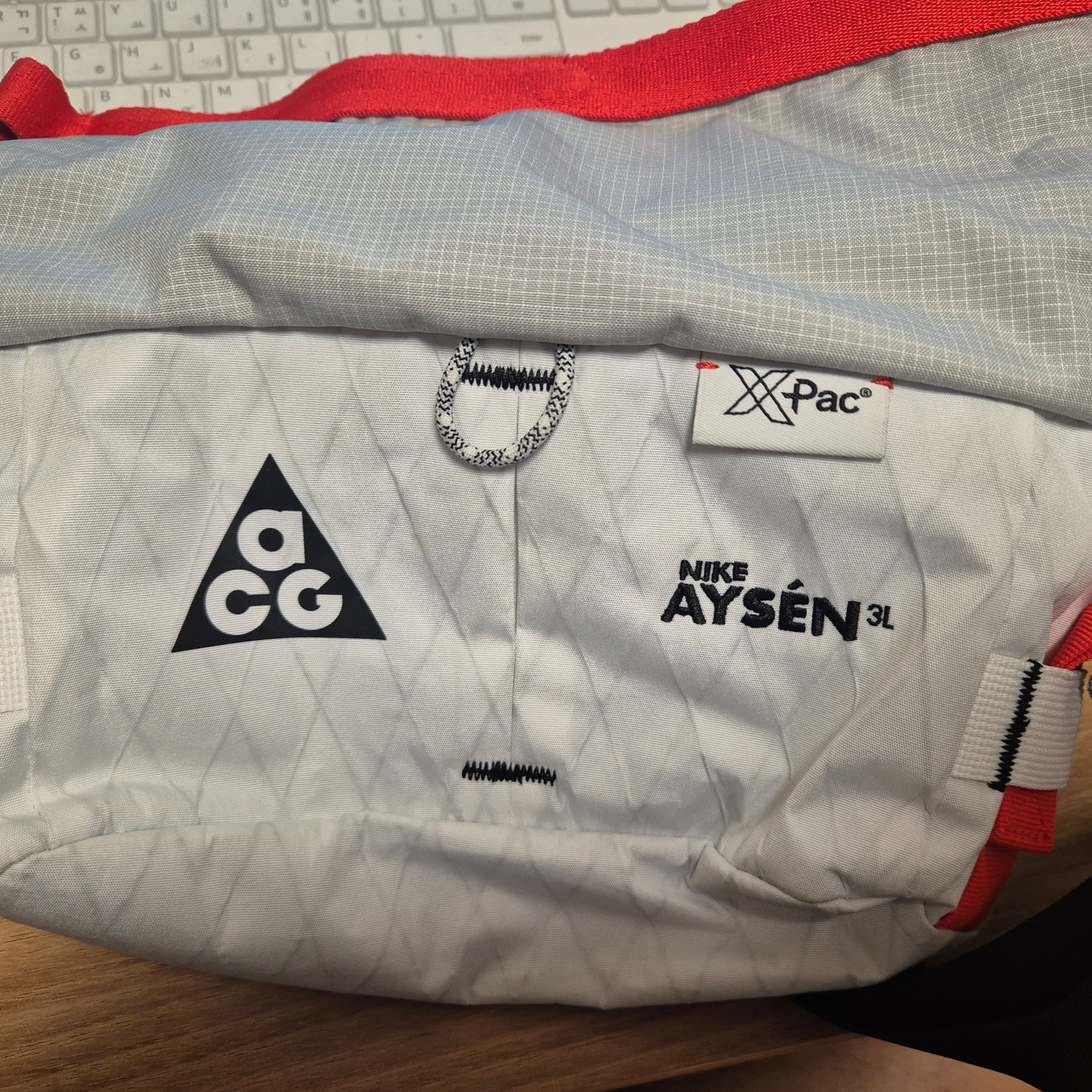 Nike ACG Aisen Penny Pack 3L White Photon Dust 착용 스타일