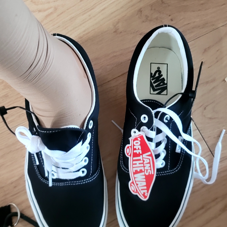 Vans Era Core Classic Black 착용 스타일 - 1