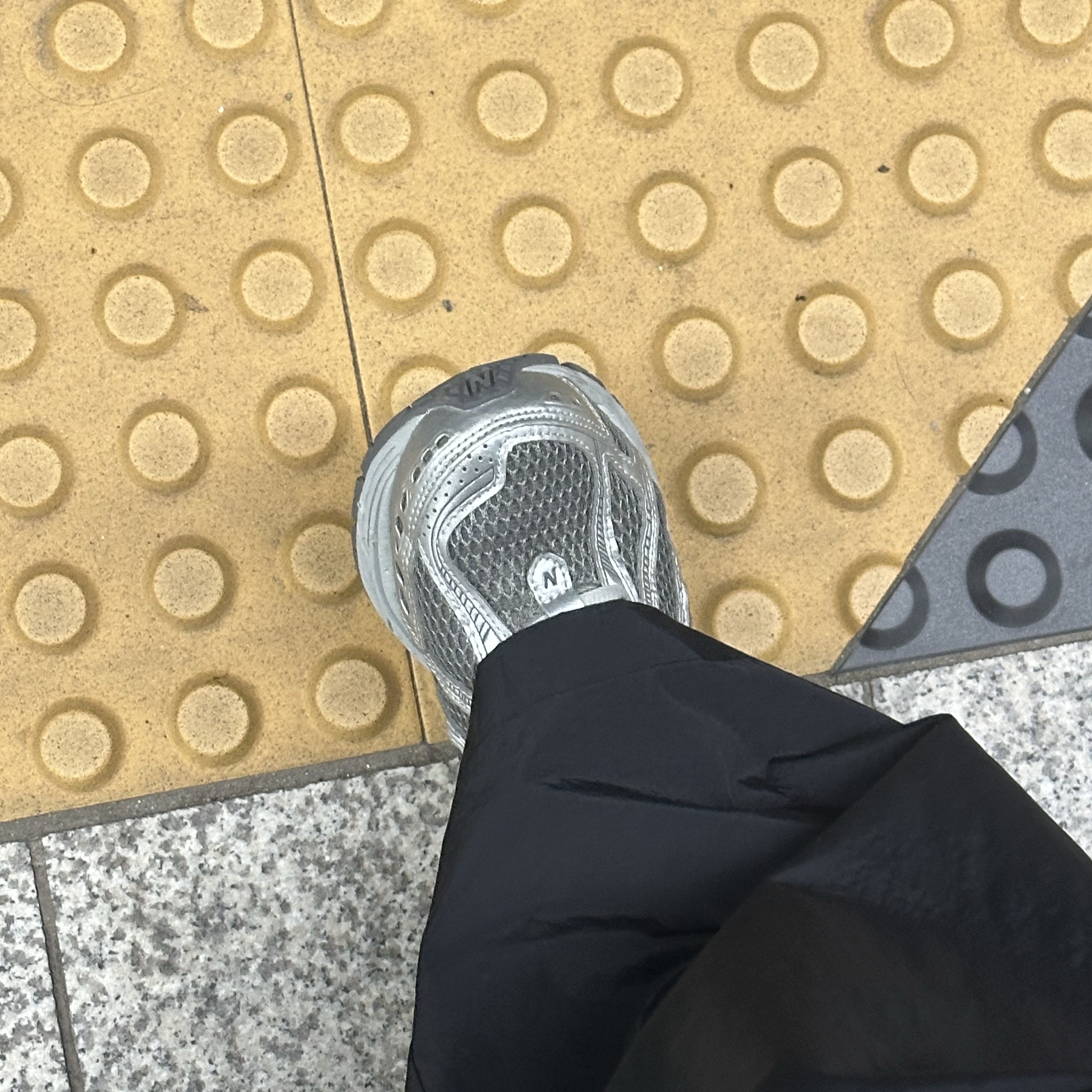 New Balance 1906R Harbor Grey Silver Metalic 착용 스타일