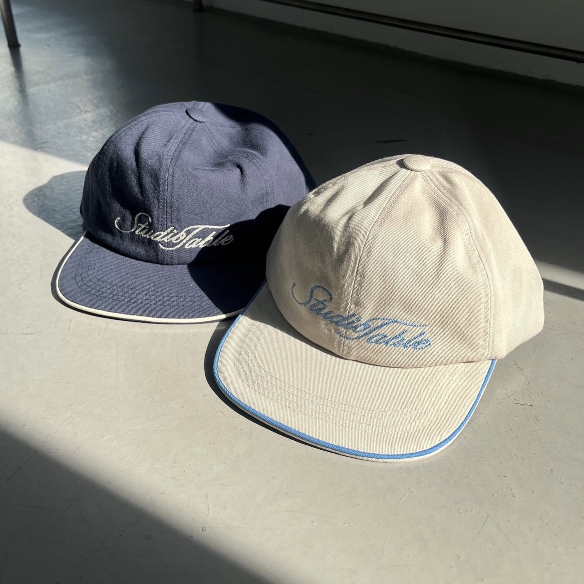 Studiotable Trimming Flat Cap Navy, Studiotable Trimming Flat Cap Ivory 착용 스타일