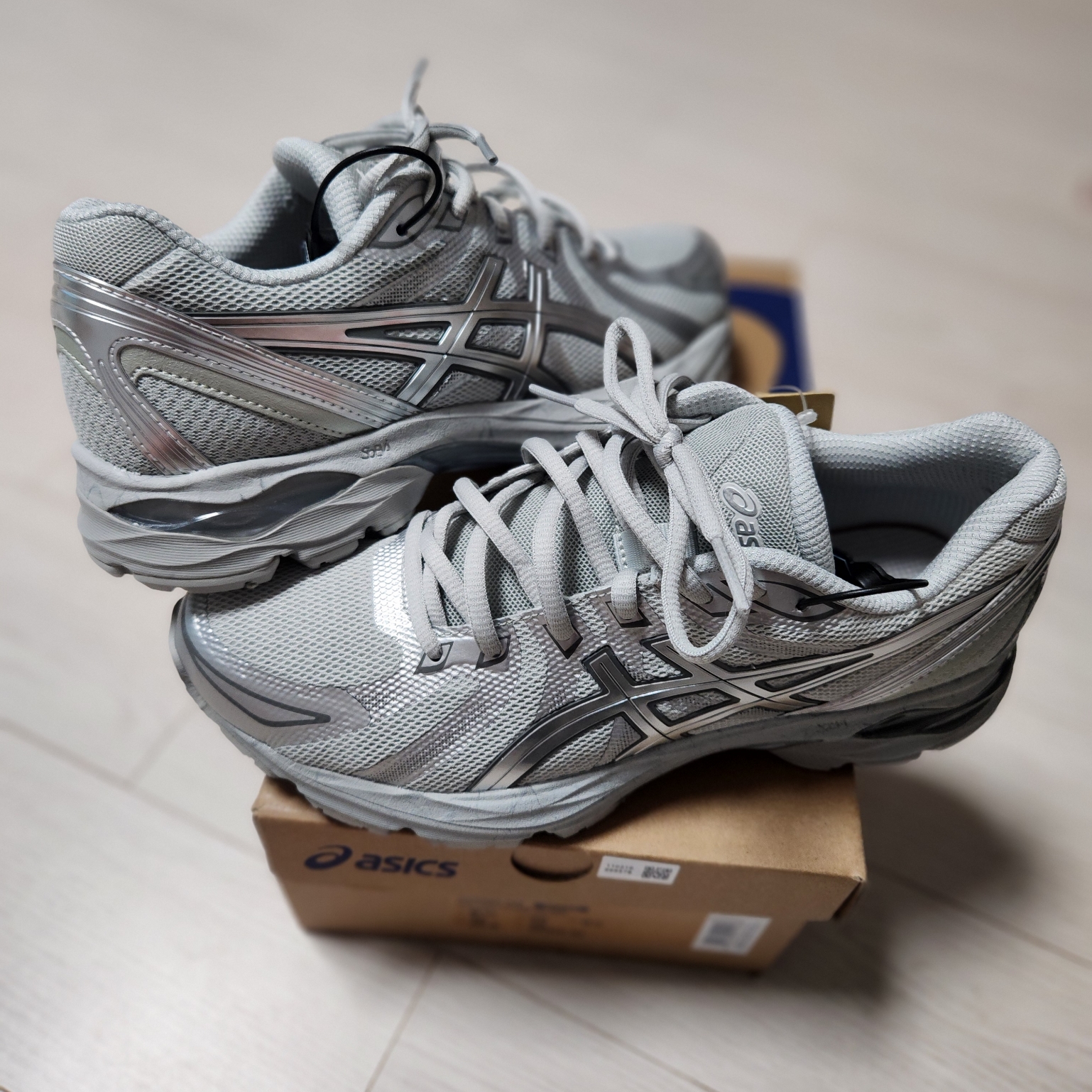 (W) Asics Gel-Flux 4 CN Gray Silver 착용 스타일