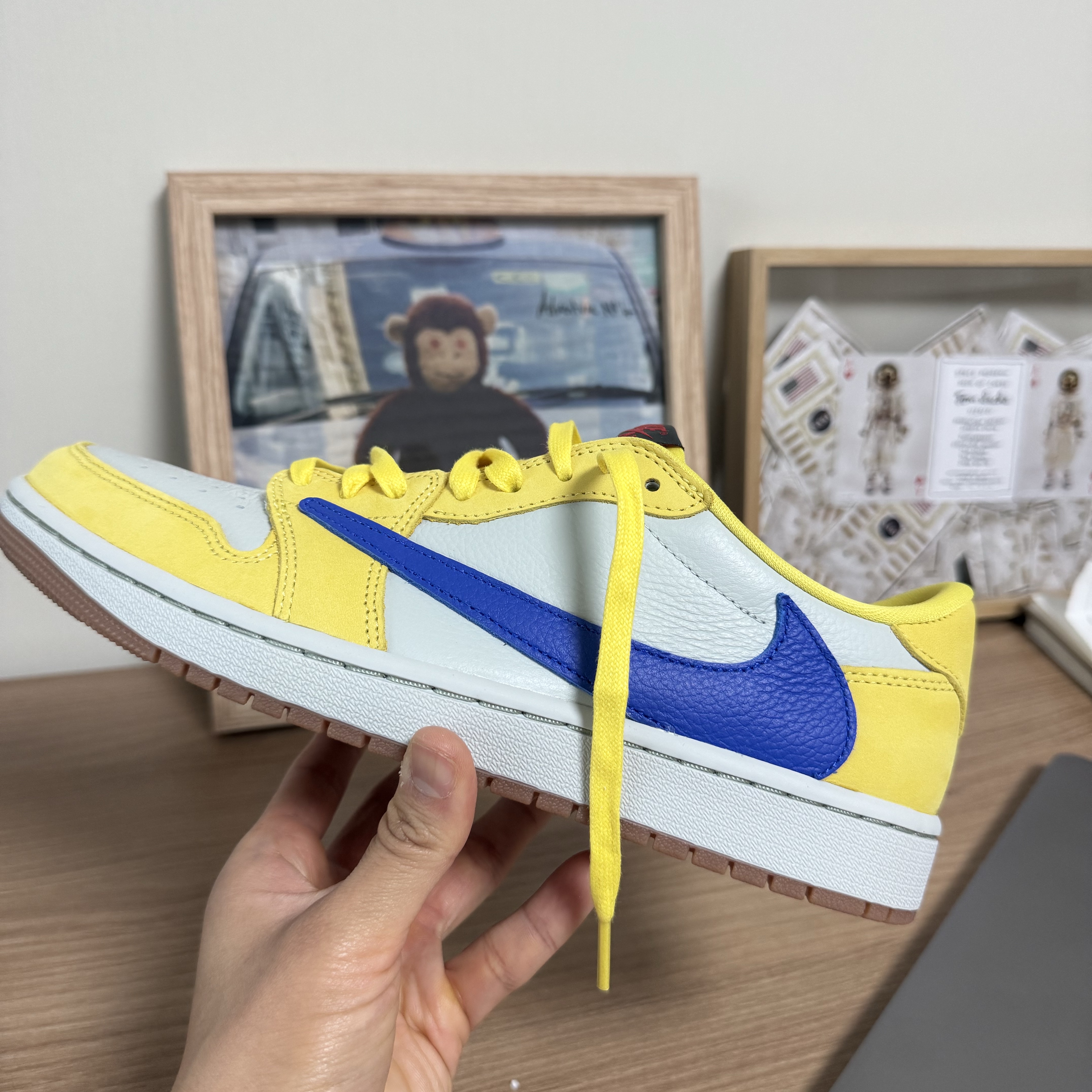(W) Jordan 1 x Travis Scott Retro Low OG SP Canary 착용 스타일 - 1