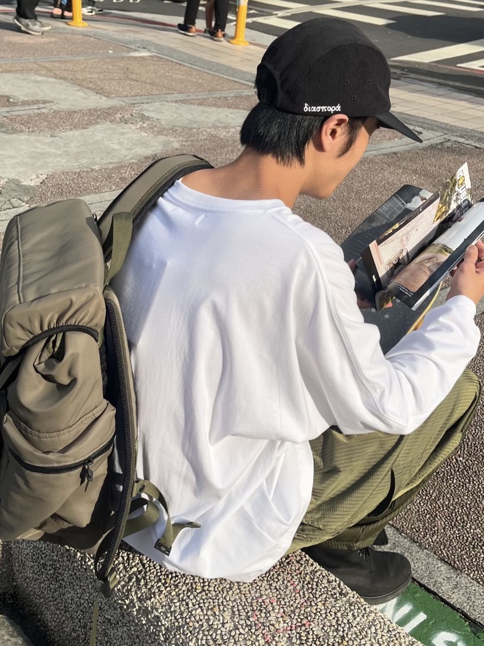Tightbooth Big Logo LS T-Shirt White 착용 스타일 - 7
