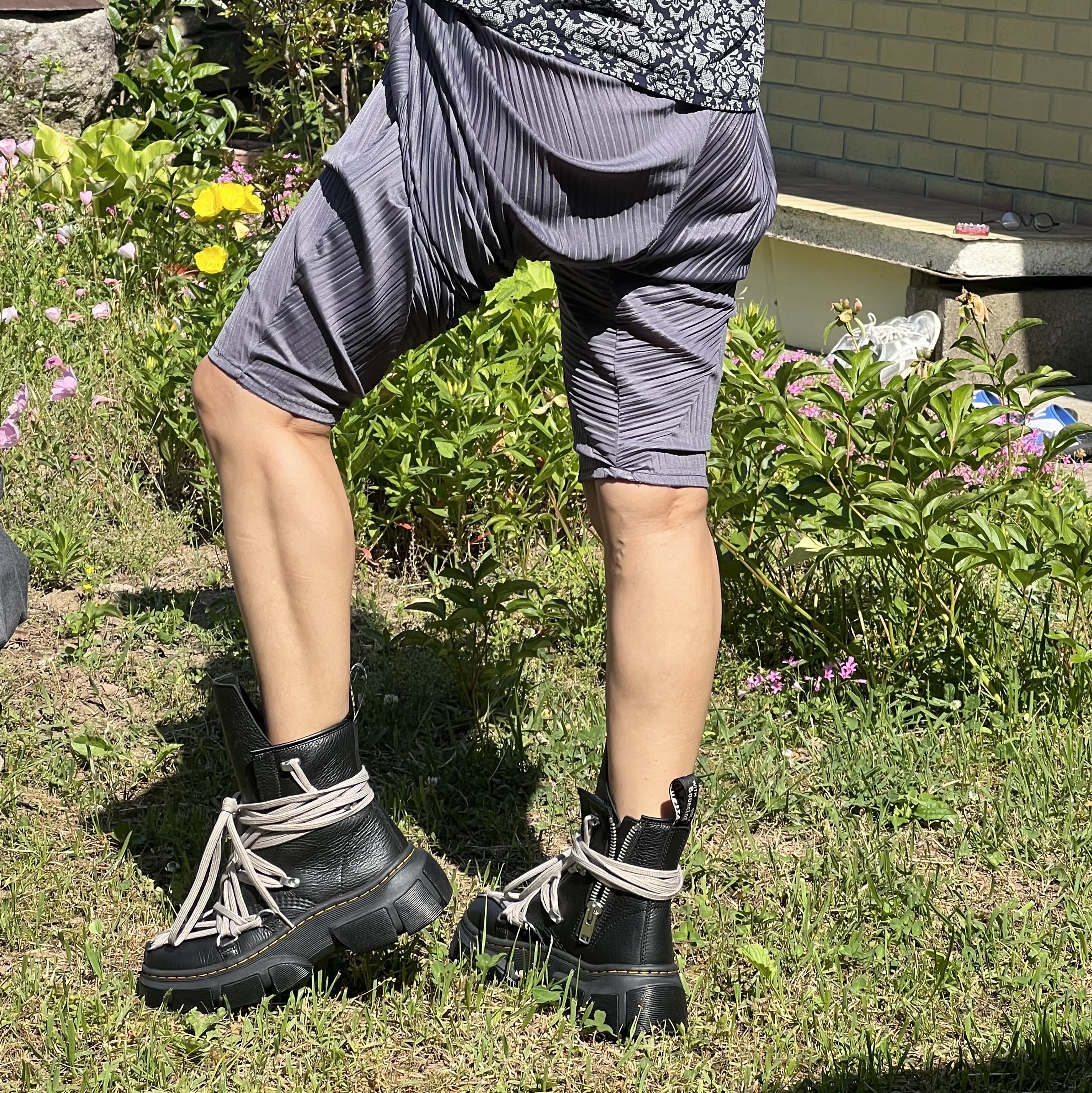 Dr. Martens x Rick Owens 1460 DMXL Megalace Black 착용 스타일
