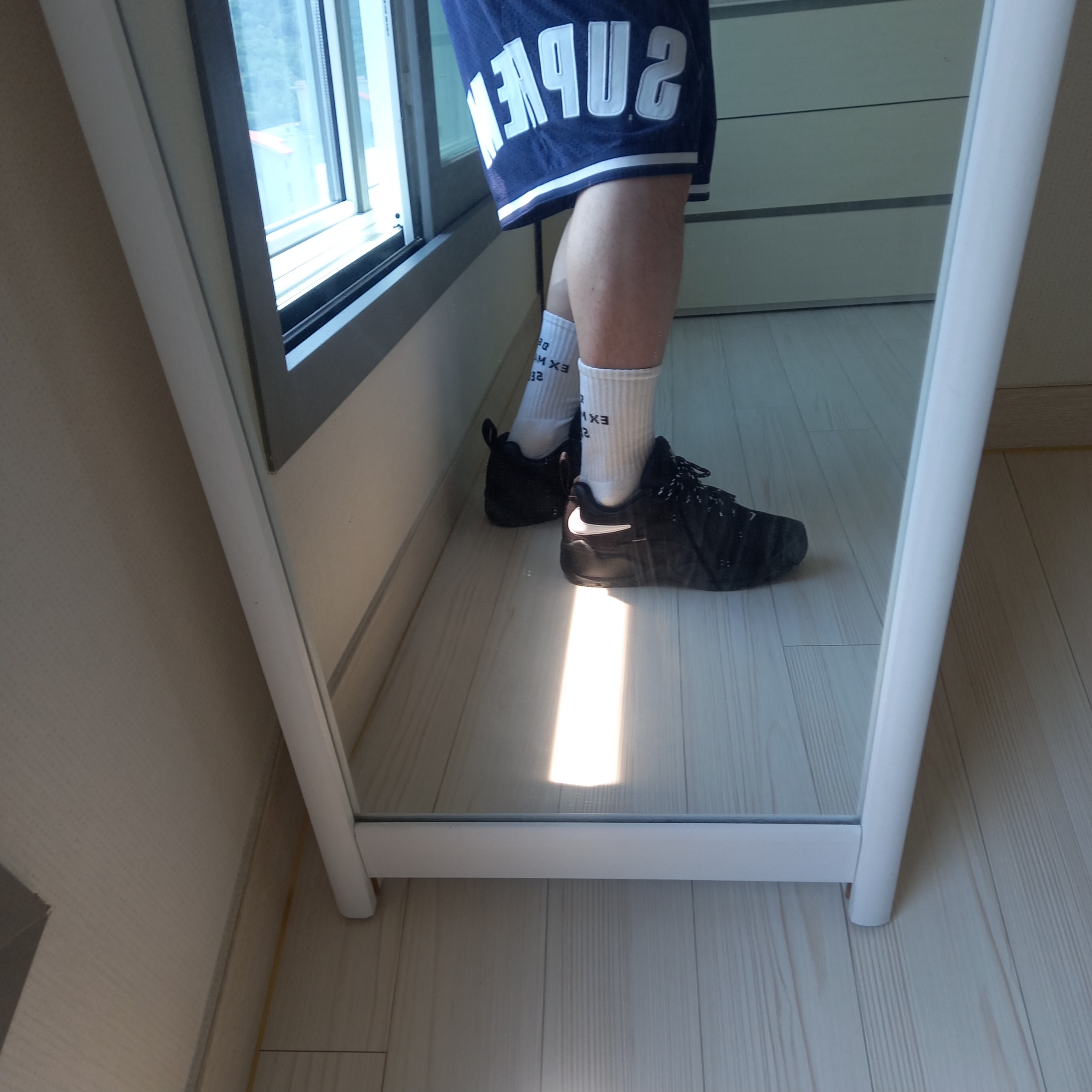 Supreme Ultrasuede Mesh Short Navy - 24SS, Nike x Supreme SB Darwin Low Black 착용 스타일 - 3