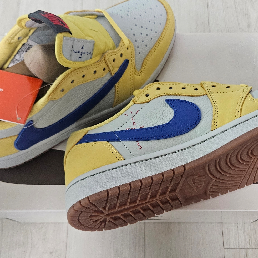 (W) Jordan 1 x Travis Scott Retro Low OG SP Canary, Jordan x Travis Scott Jumpman Jack TR Sail and Dark Mocha 착용 스타일 - 3