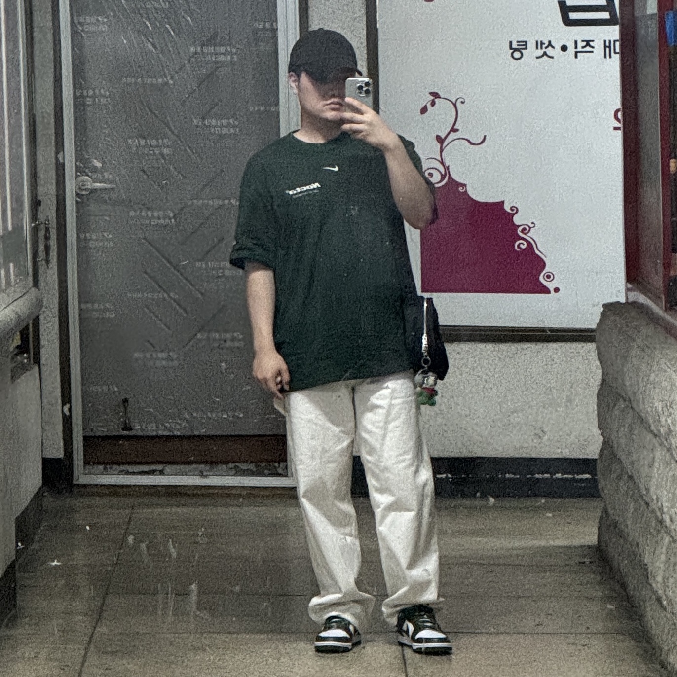 Nike x Drake Nocta x Kar L'Art De L'Automobile Burrow T-Shirt Pro Green (FD2205-397), Nike Dunk Low Retro Varsity Green 착용 스타일 - 1