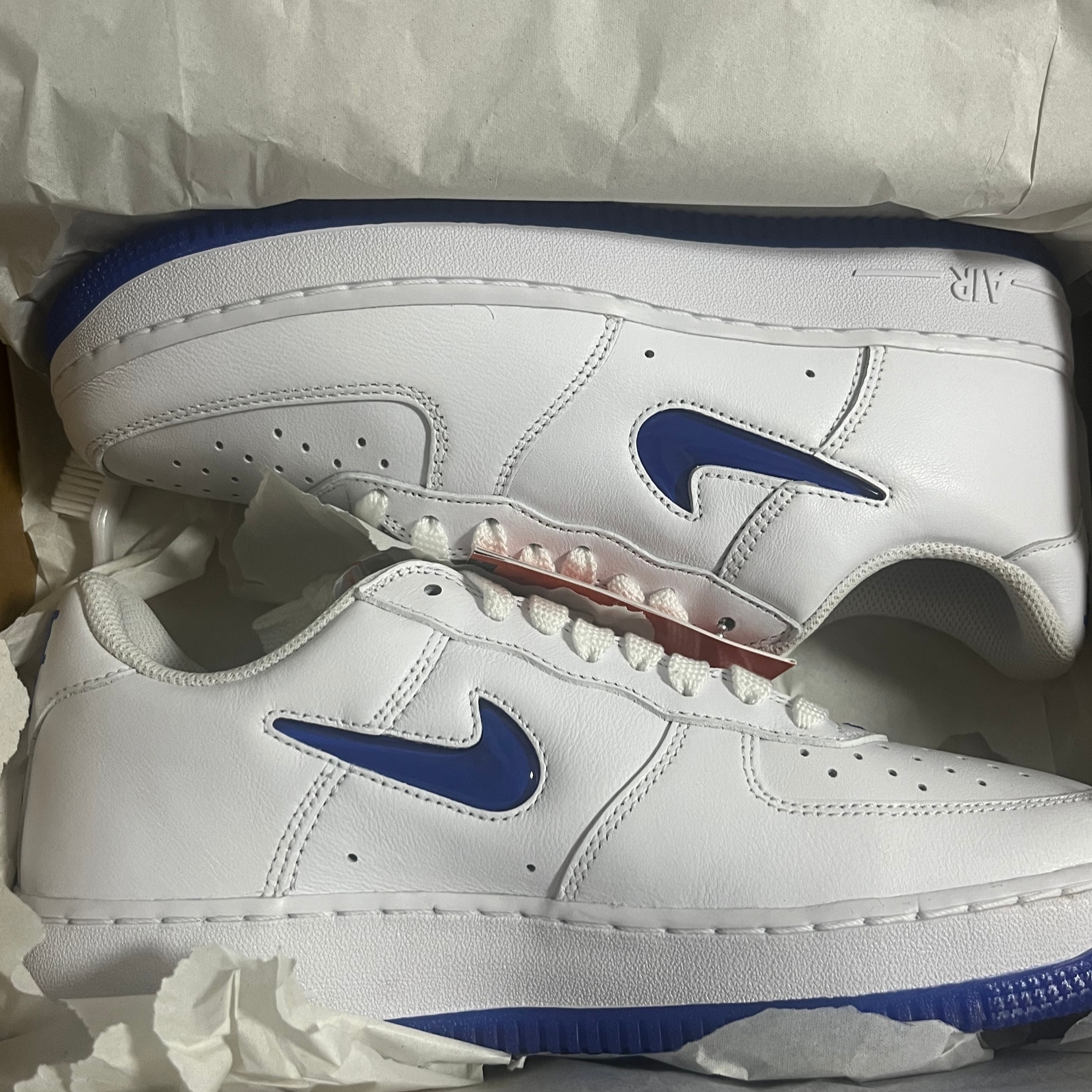 Nike Air Force 1 Low Color of The Month White Hyper Royal 착용 스타일 - 1