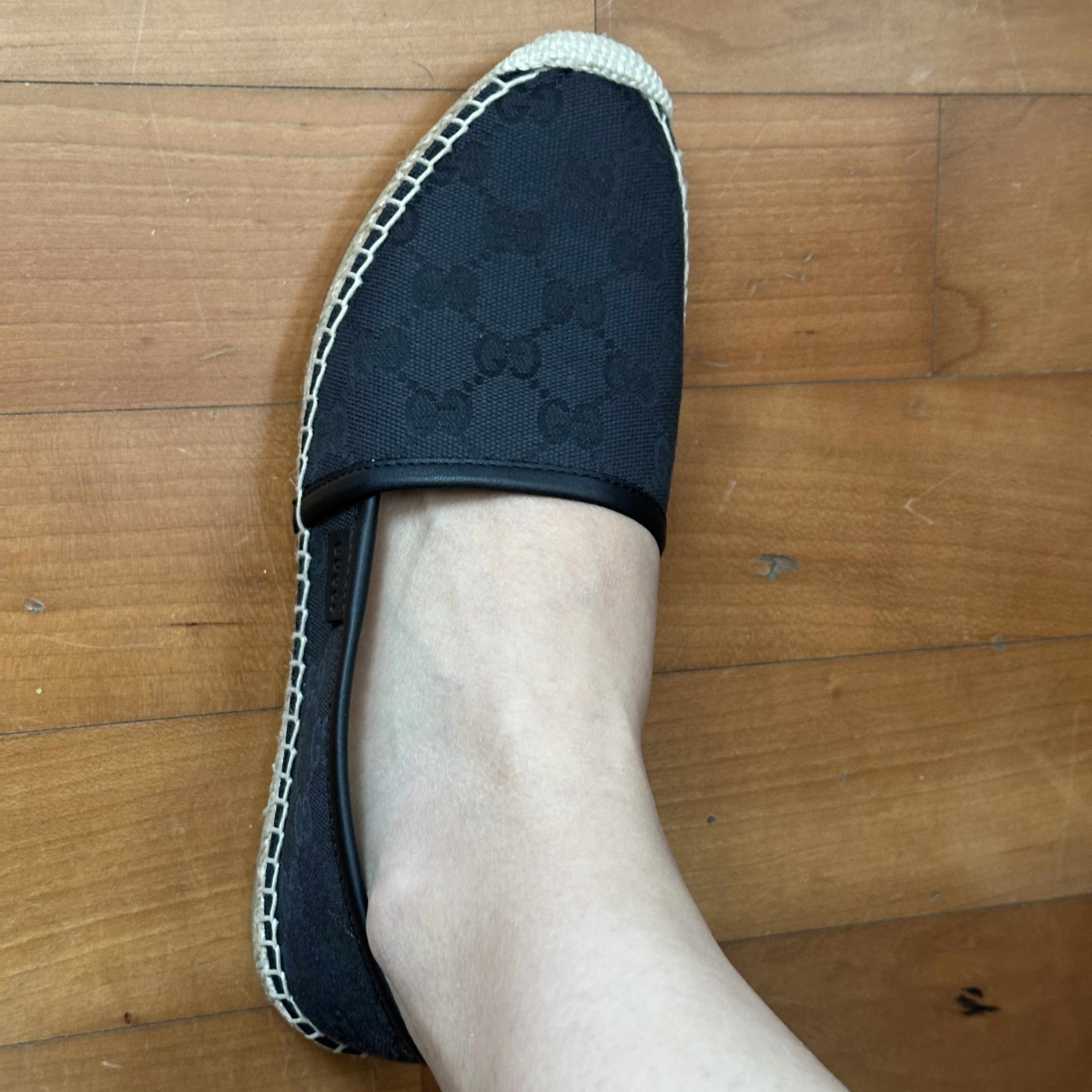(W) Gucci GG Canvas Espadrilles Black 착용 스타일 - 2