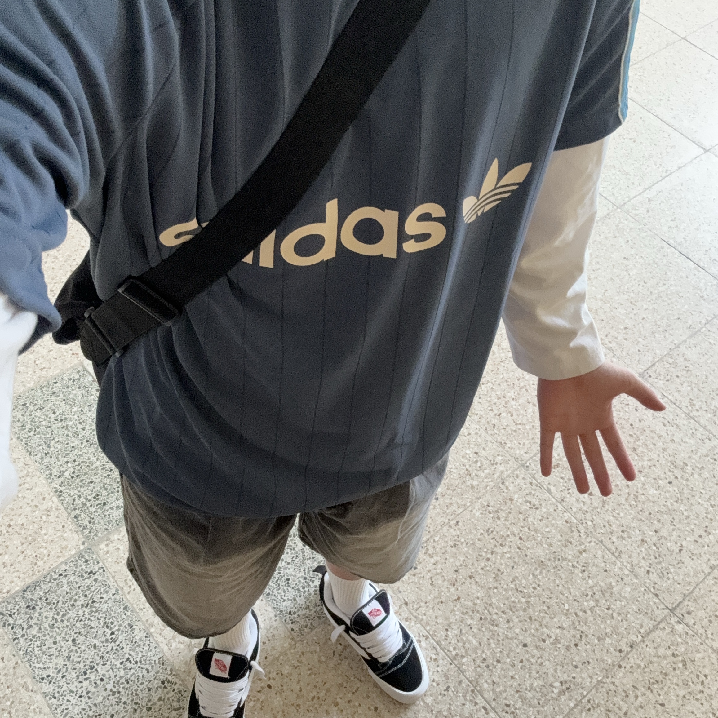 Adidas Pinstripe Jersey Preloved Ink - KR Sizing, Vans Knu-Skool Black True White 착용 스타일