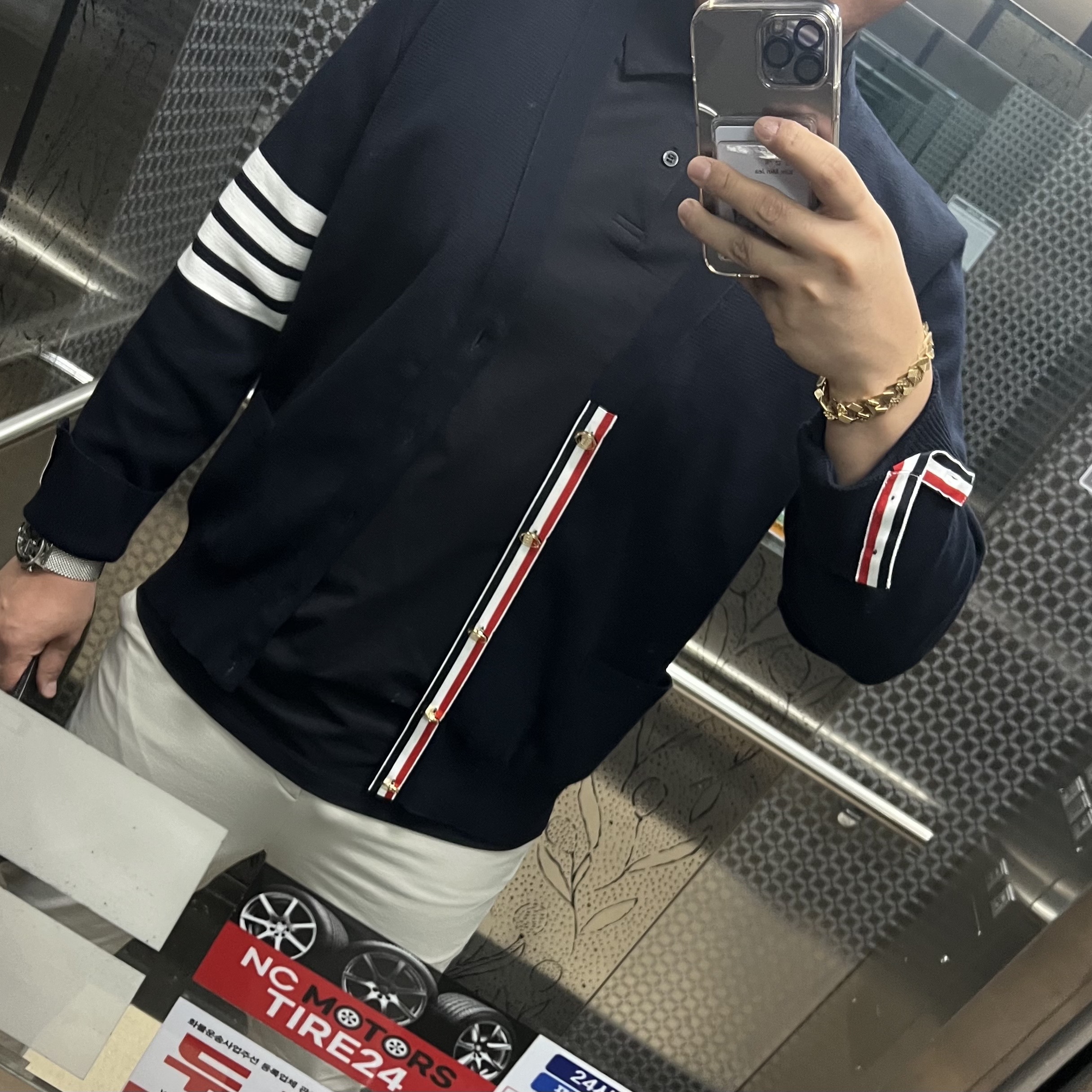 Thom Browne Milano Stitch 4-Bar Cardigan Navy 착용 스타일