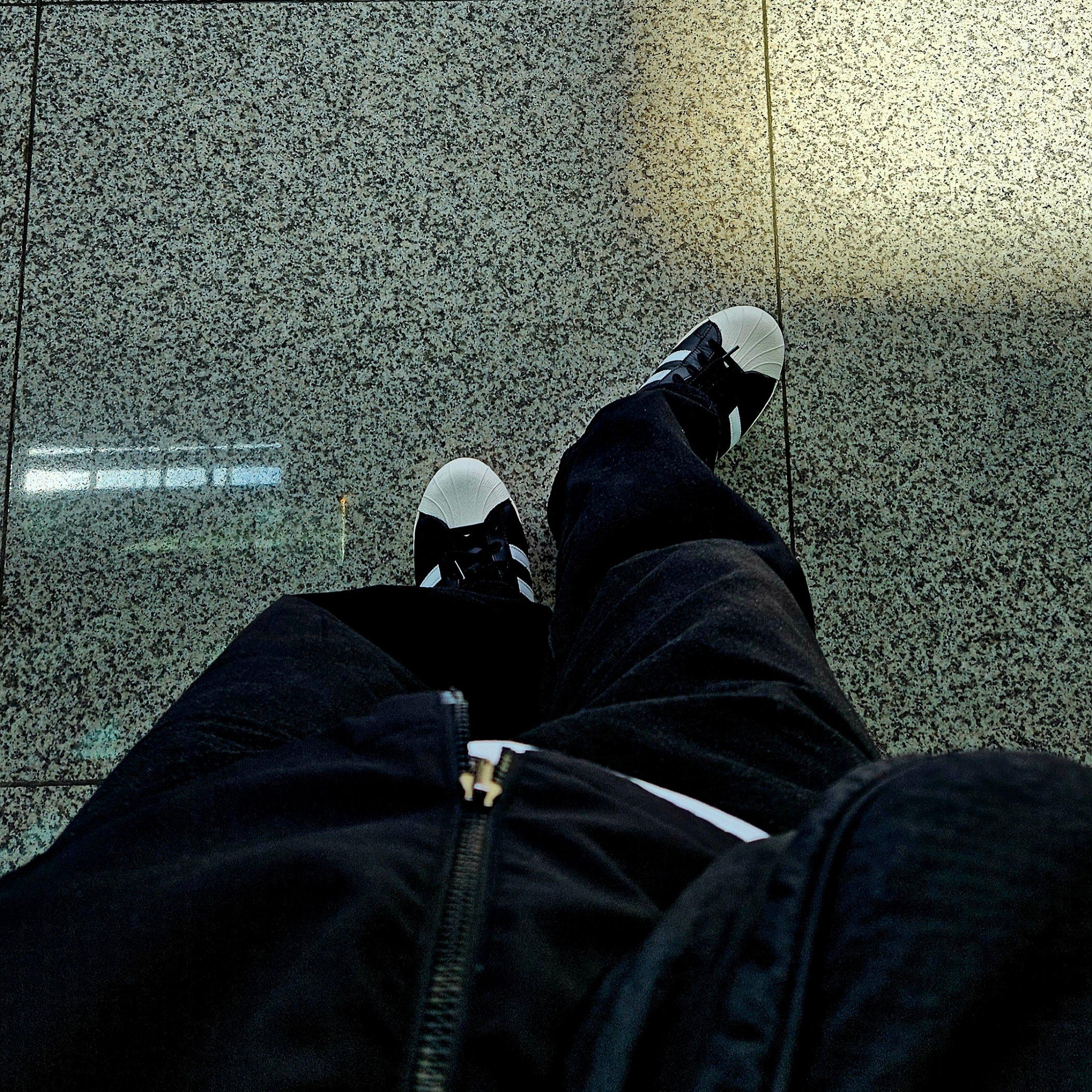Adidas Superstar 82 FI Core Black 착용 스타일
