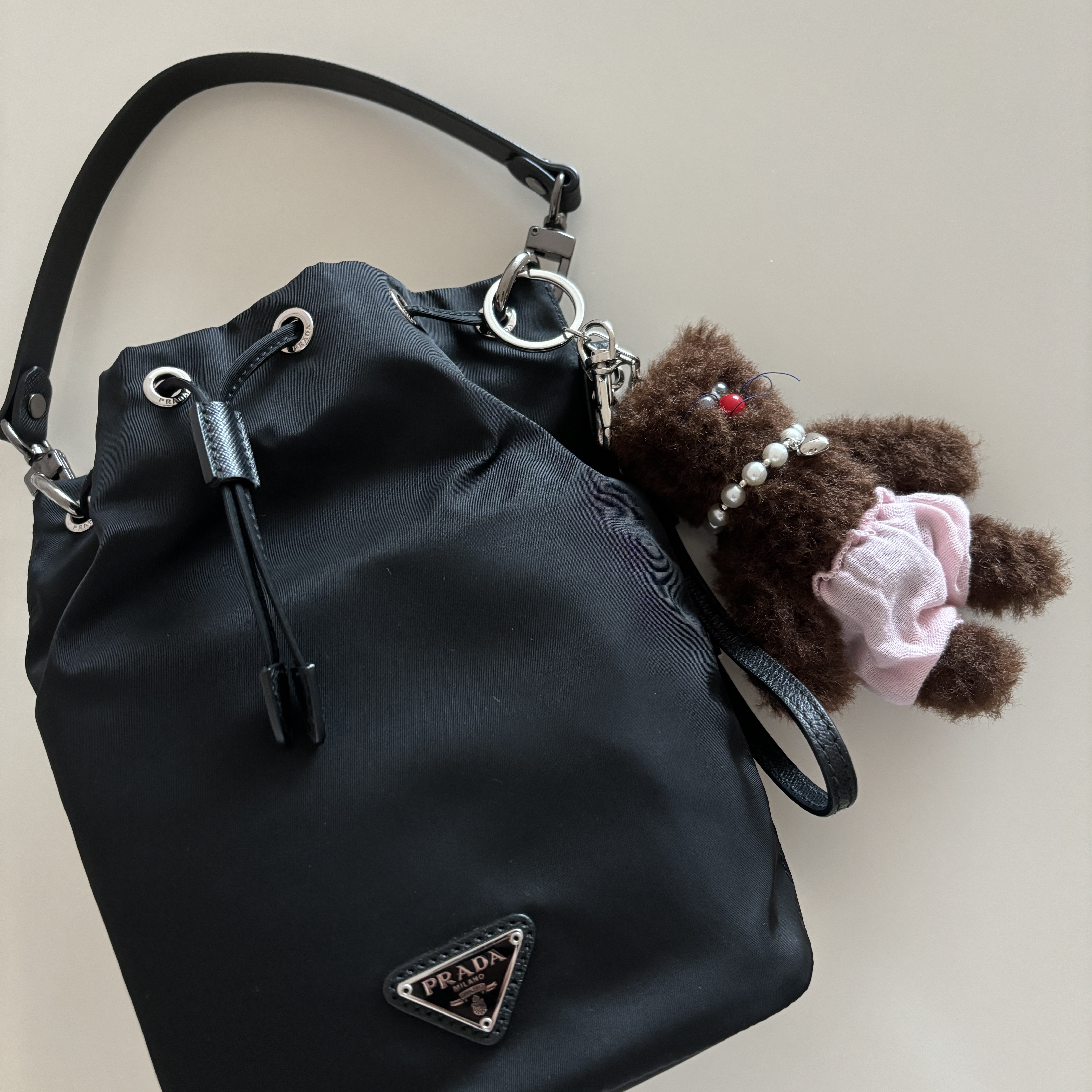 Monamhee Bred Keyring with Pink Pants Brown 착용 스타일 - 1