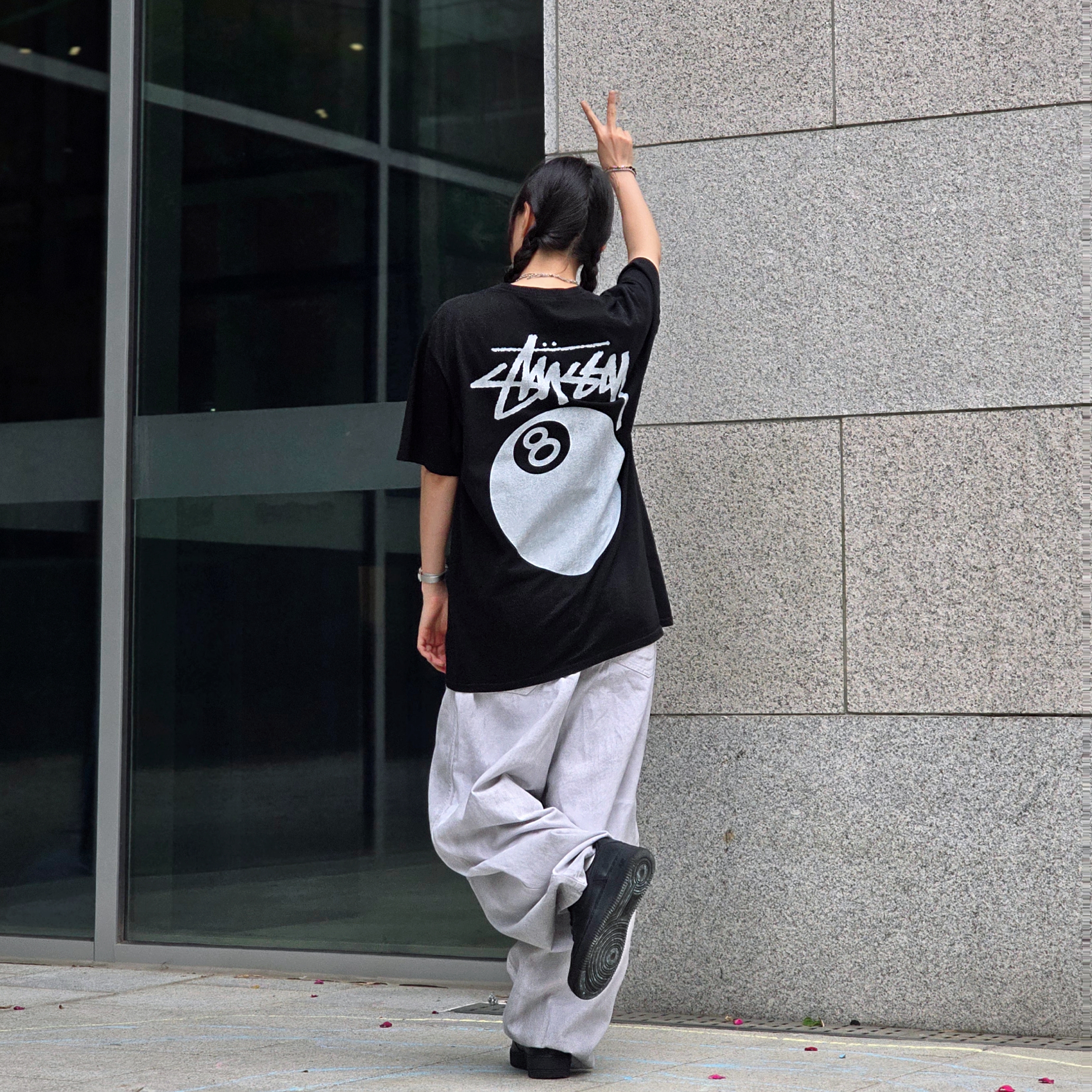 Stussy 8 Ball Pigment Dyed T-Shirt Black, Nike Air Force 1 '07 Low Triple Black 착용 스타일 - 1