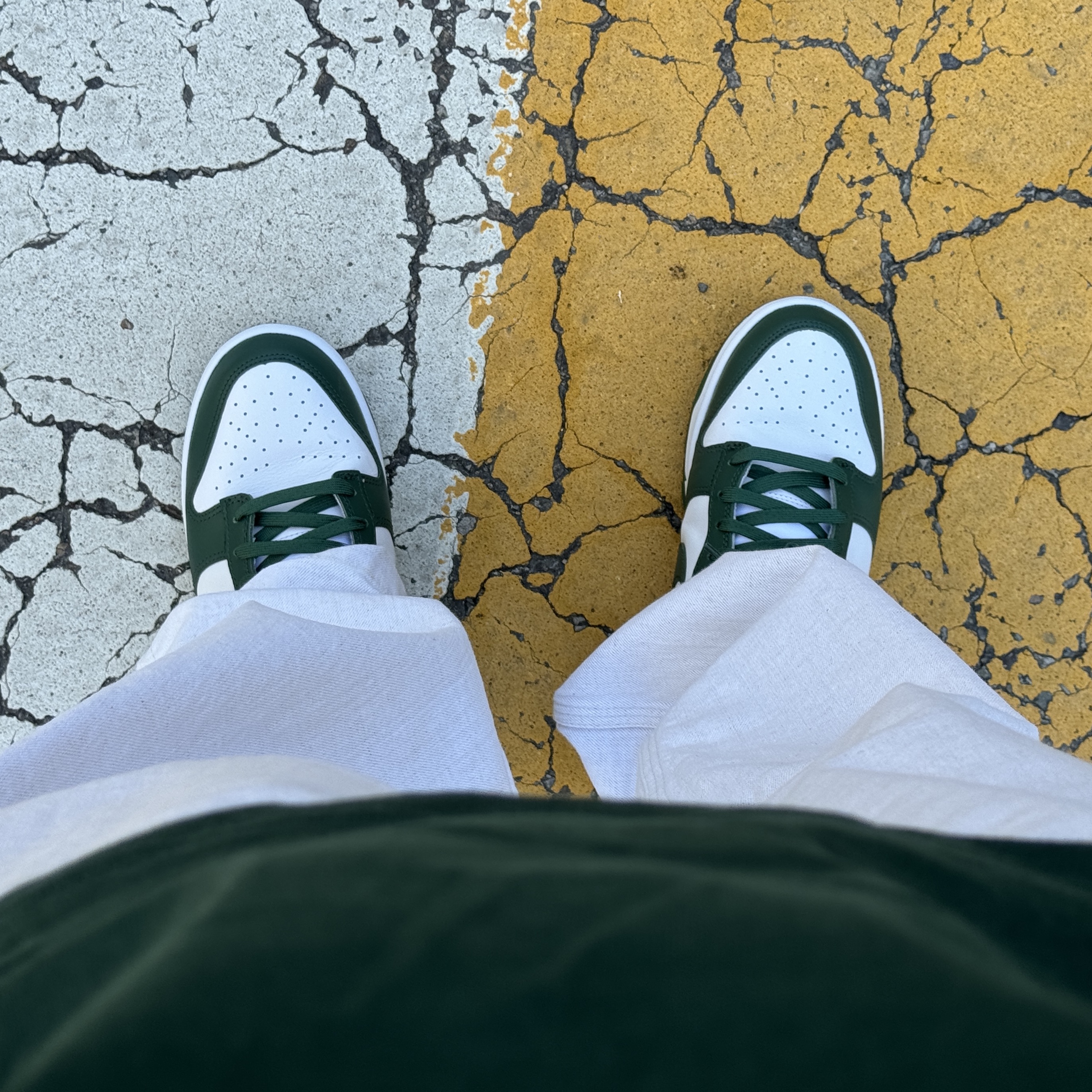 Nike x Drake Nocta x Kar L'Art De L'Automobile Burrow T-Shirt Pro Green (FD2205-397), Nike Dunk Low Retro Varsity Green 착용 스타일 - 4