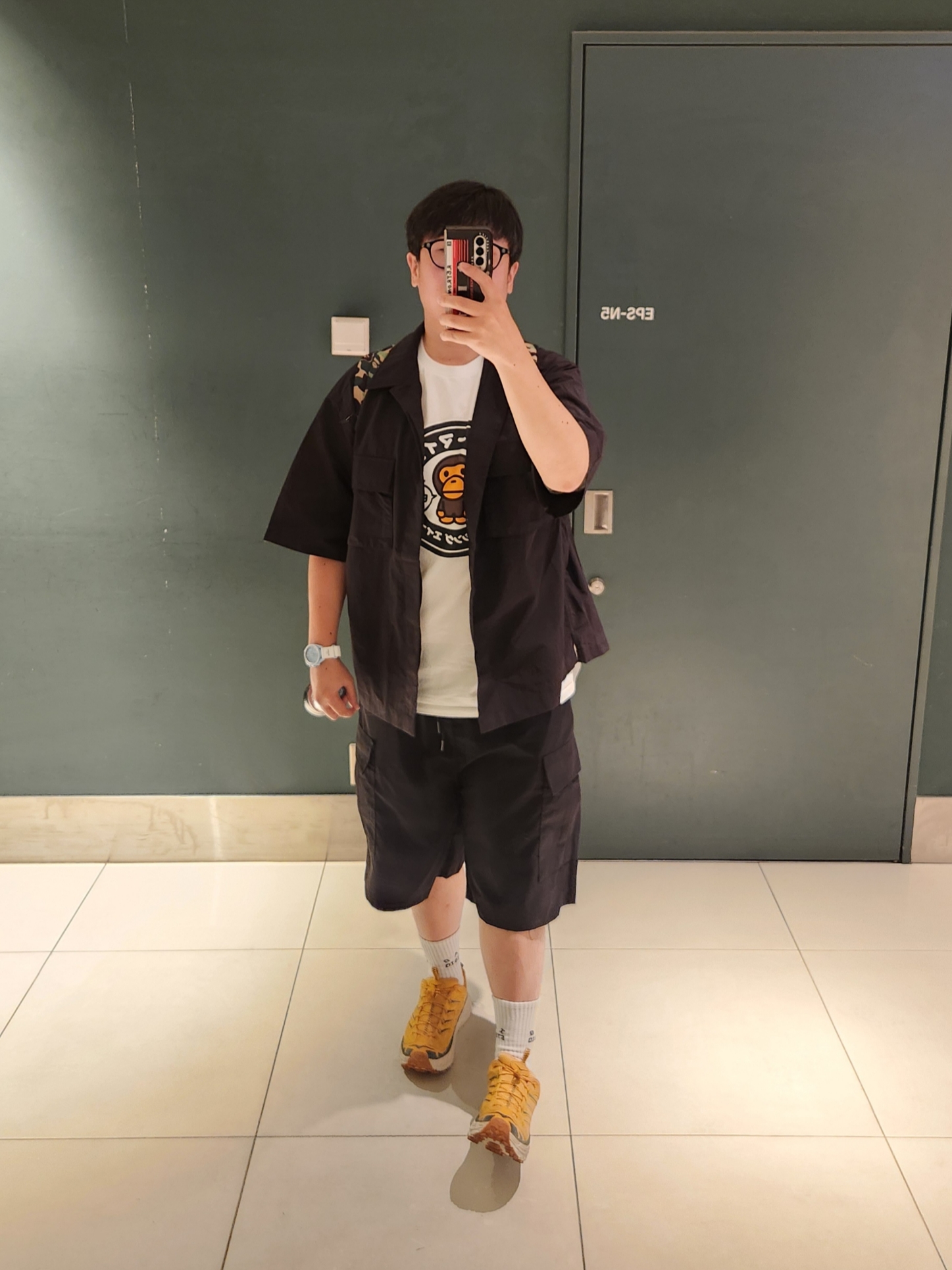 Hoka Mafate Three 2 Golden Yellow Eggnog, Swatch x Omega Bioceramic MoonSwatch Mission To Uranus 착용 스타일
